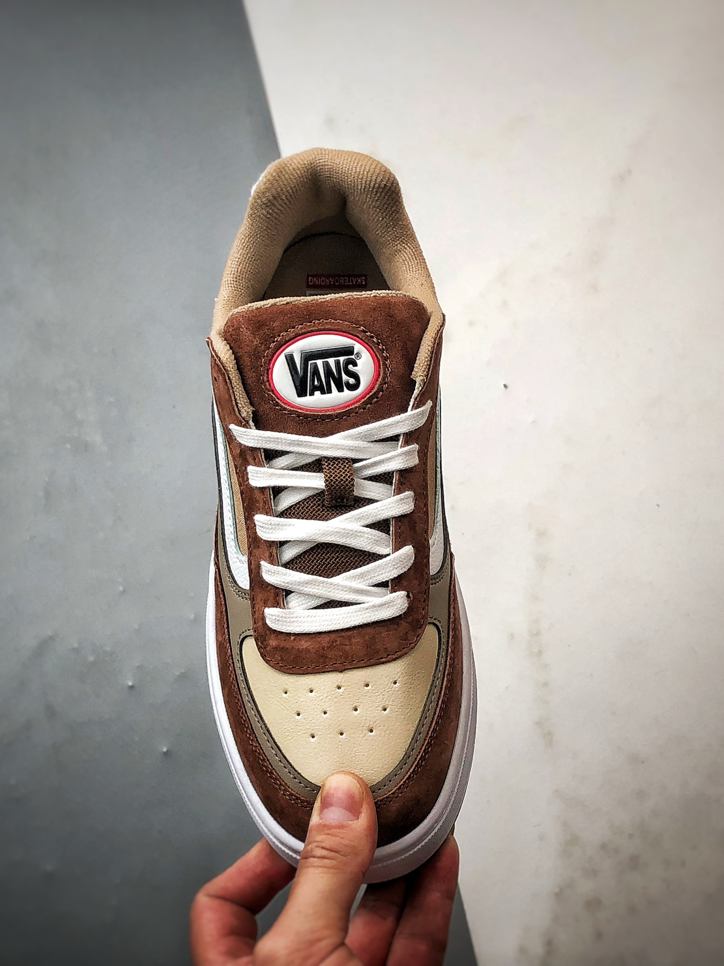 Vans Skate Estazzo 棕色 新品 经典复古厚鞋舌面包鞋 VN000D45BA1-Top High Quatity Cheap Sneakers Fashion Clothing Clothes Bags handbags Shoes of all Brand wholesale With The best Quality And Beautiful Price from China Factory Chinese suppliers wholesaler seller Vans Skate Estazzo 棕色 新品 经典复古厚鞋舌面包鞋 VN000D45BA1