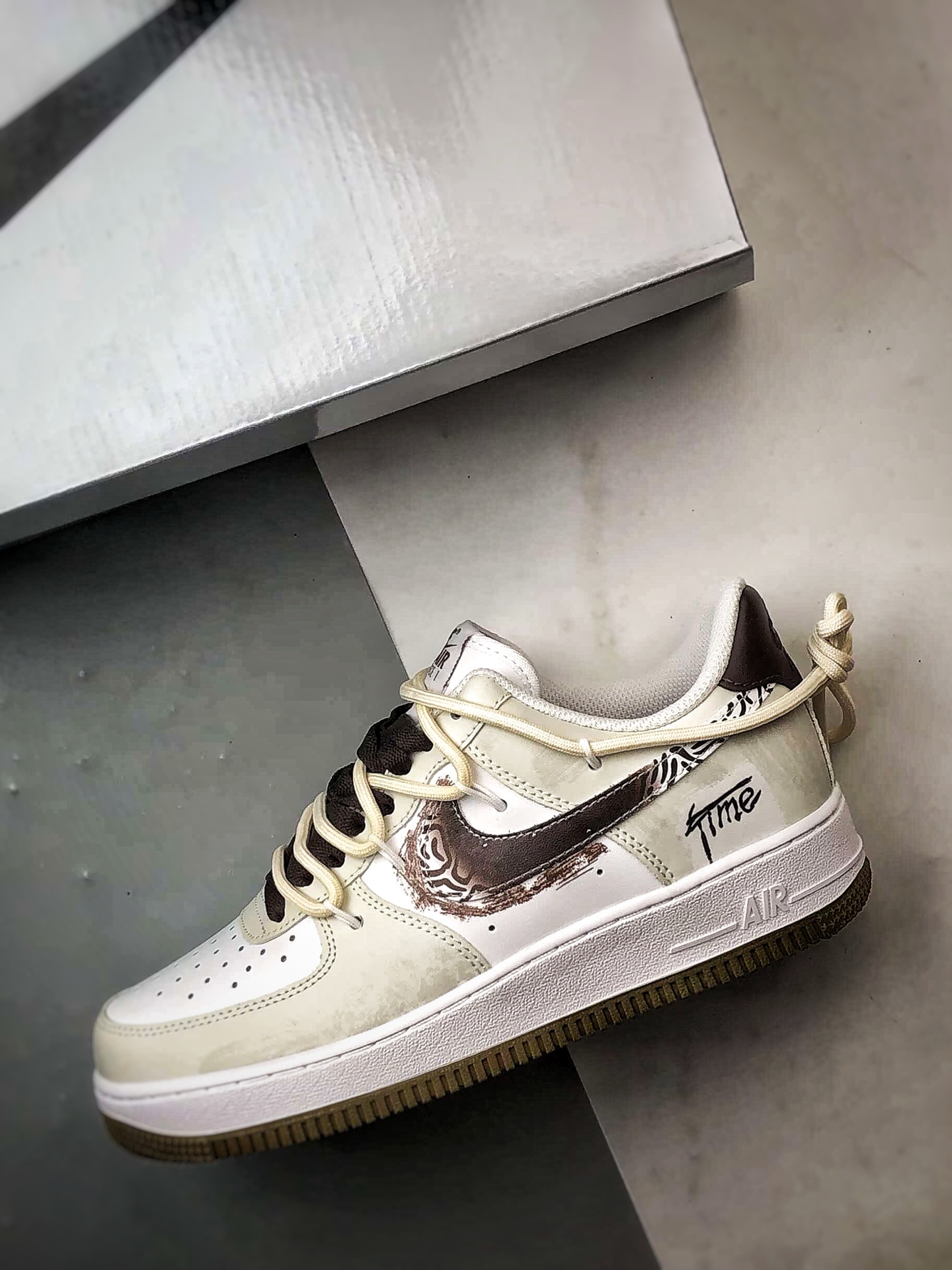 定制球鞋 Air Force 1 Low 时间树轮 白灰棕解构 经典休闲运动板鞋 ZH0316-094-High Quatity Cheap Brand wholesale wholesaler seller Clothes Bags handbags Sneakers Top Fashion Clothing Shoes from China Factory Chinese suppliers best Quality Beautiful Price 定制球鞋 Air Force 1 Low 时间树轮 白灰棕解构 经典休闲运动板鞋 ZH0316-094