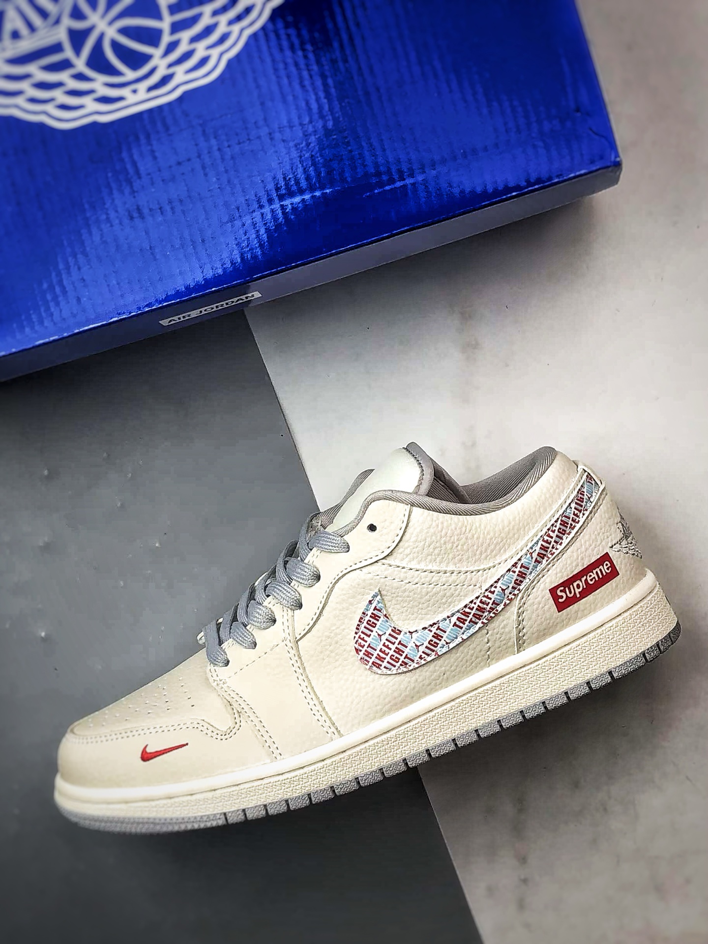 290 Air Jordan 1 Low ”高端定制” Sup米白红蓝迷彩钩 LR8888-014-Chinese UA Cheap High Quatity Brand Clothes Bags handbags Sneakers wholesale wholesaler seller from China Factory suppliers Fashion Clothing Shoes best Quality Beautiful Price 290 Air Jordan 1 Low ”高端定制” Sup米白红蓝迷彩钩 LR8888-014