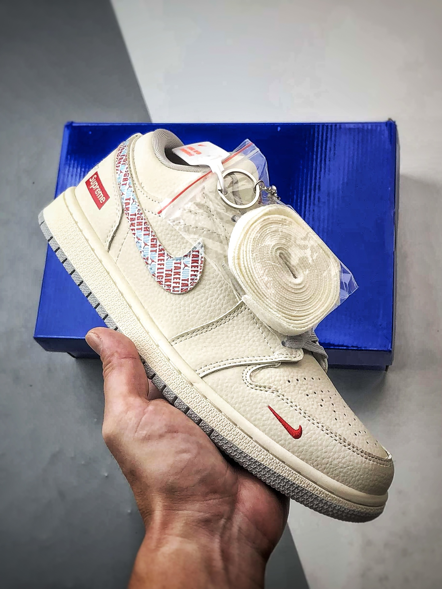 290 Air Jordan 1 Low ”高端定制” Sup米白红蓝迷彩钩 LR8888-014-Chinese UA Cheap High Quatity Brand Clothes Bags handbags Sneakers wholesale wholesaler seller from China Factory suppliers Fashion Clothing Shoes best Quality Beautiful Price 290 Air Jordan 1 Low ”高端定制” Sup米白红蓝迷彩钩 LR8888-014