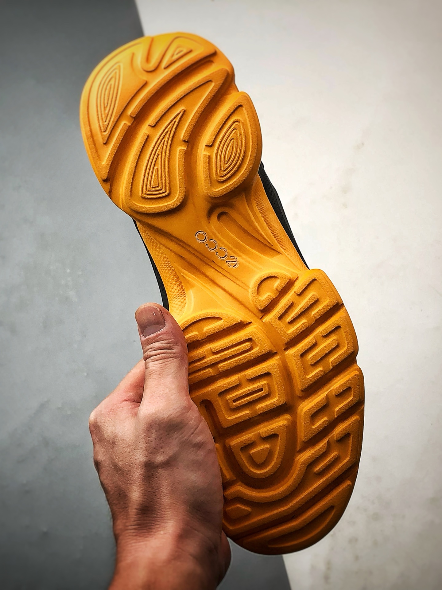 300 Ecco/爱步 健步BIOM系列新款 秋季双色拼接透气舒适运动跑步鞋 825922