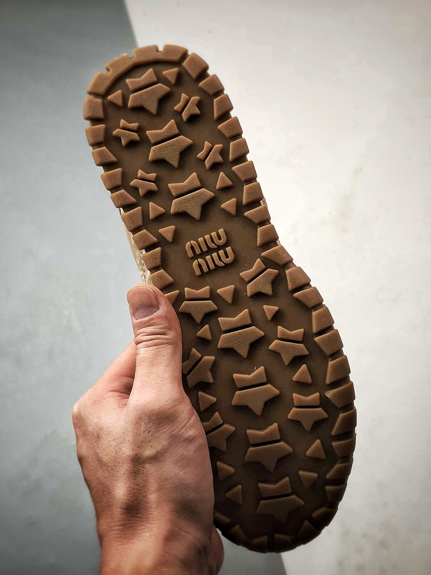 370 MiuMiu/谬谬 德训饼干休闲鞋 棕色 2025新款美式复古风