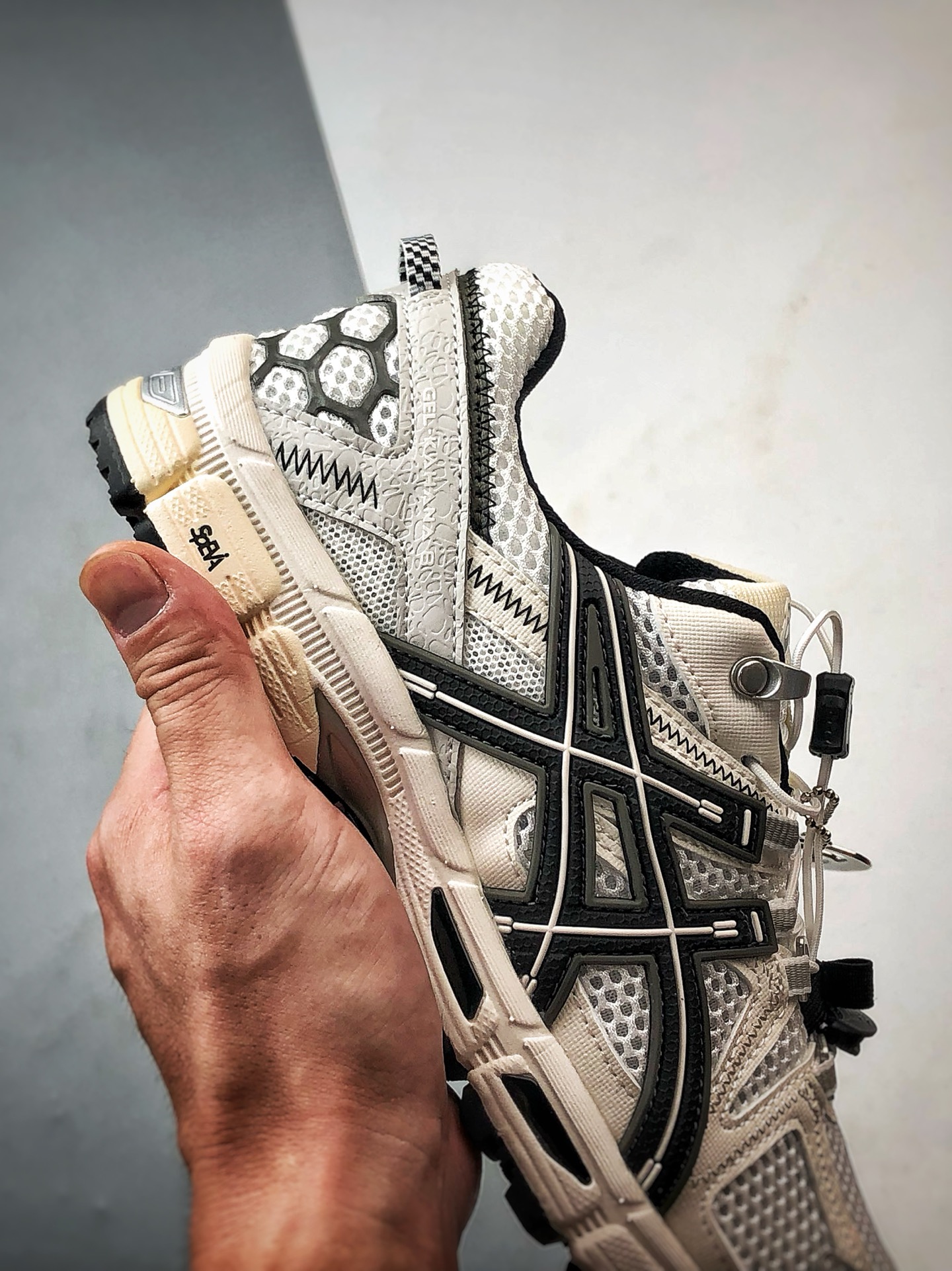 180 Asics Gel-Kahana 8 FL 白黑 亚瑟士经典户外跑鞋 1012B892-101