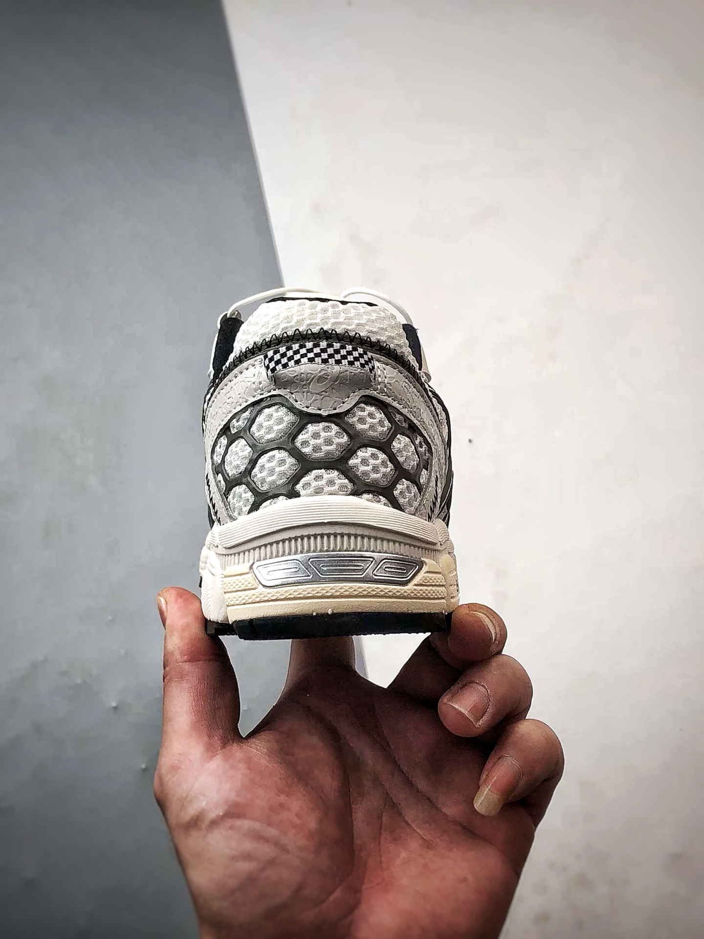 180 Asics Gel-Kahana 8 FL 白黑 亚瑟士经典户外跑鞋 1012B892-101