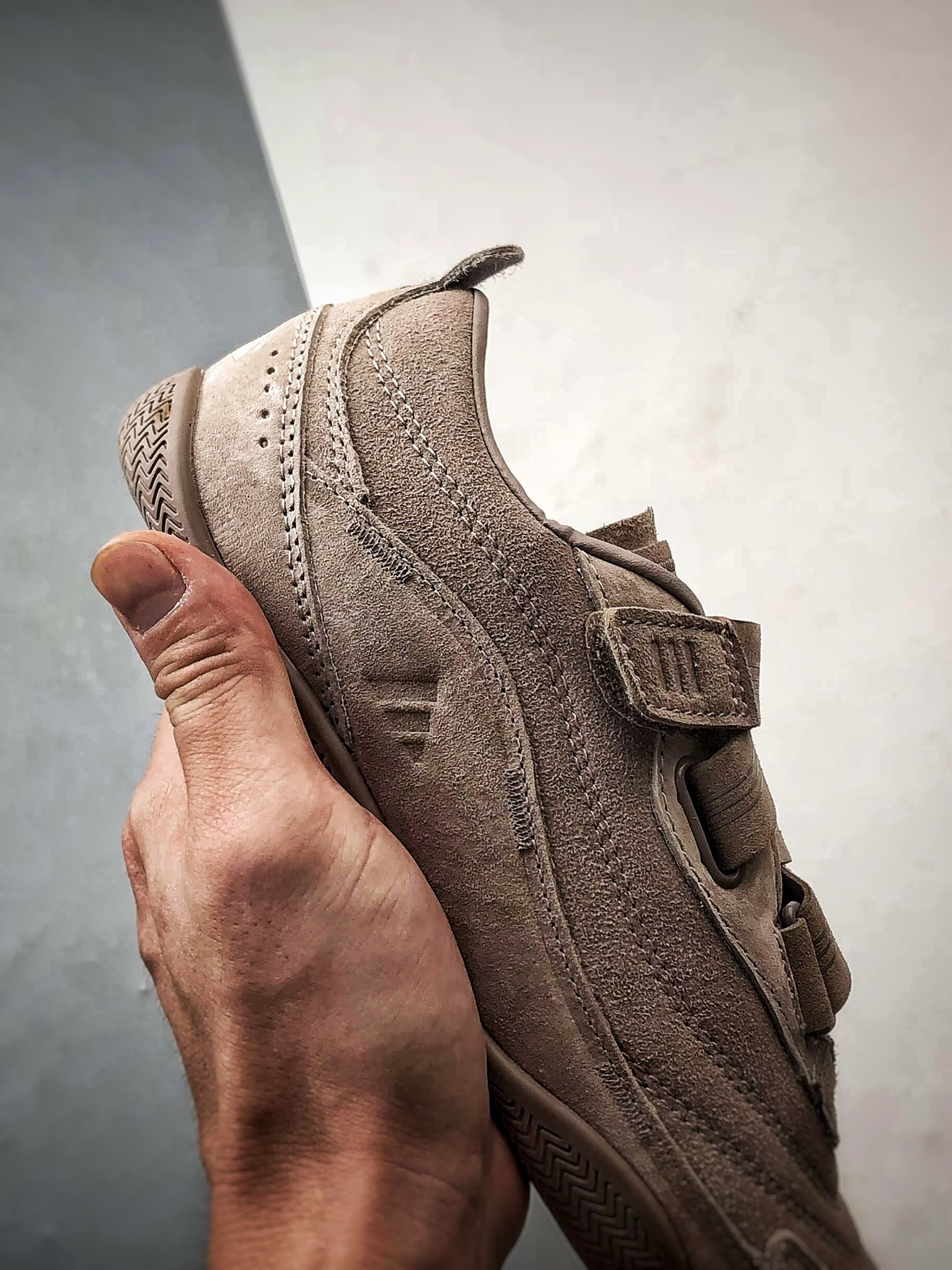 190 AD Urban Reverie Fos 雾感粉 魔术贴城市芭蕾风薄底休闲鞋 JS2445-Chinese UA Cheap High Quatity Brand Clothes Bags handbags Sneakers wholesale wholesaler seller from China Factory suppliers Fashion Clothing Shoes best Quality Beautiful Price 190 AD Urban Reverie Fos 雾感粉 魔术贴城市芭蕾风薄底休闲鞋 JS2445