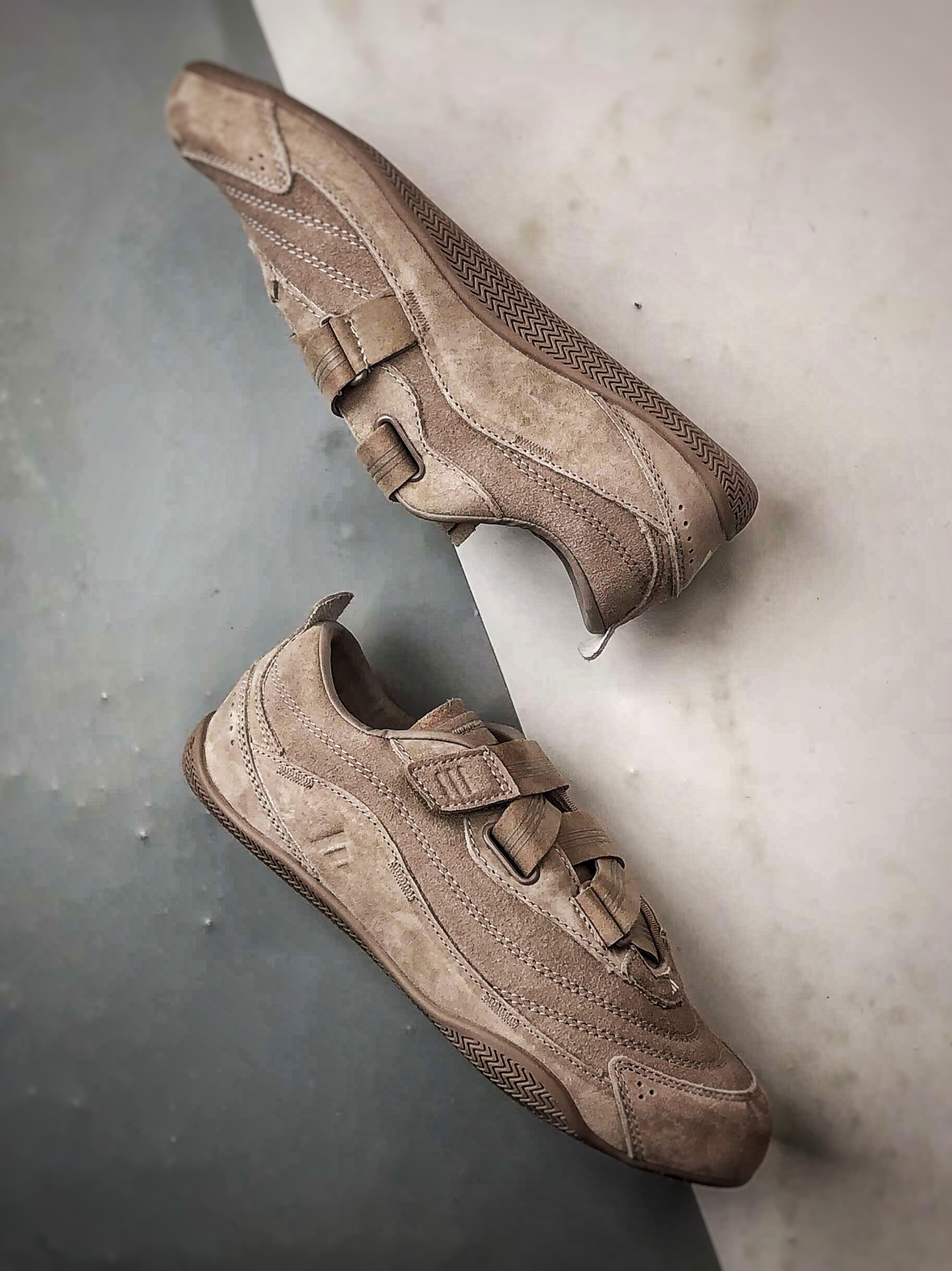 190 AD Urban Reverie Fos 雾感粉 魔术贴城市芭蕾风薄底休闲鞋 JS2445-Chinese UA Cheap High Quatity Brand Clothes Bags handbags Sneakers wholesale wholesaler seller from China Factory suppliers Fashion Clothing Shoes best Quality Beautiful Price 190 AD Urban Reverie Fos 雾感粉 魔术贴城市芭蕾风薄底休闲鞋 JS2445