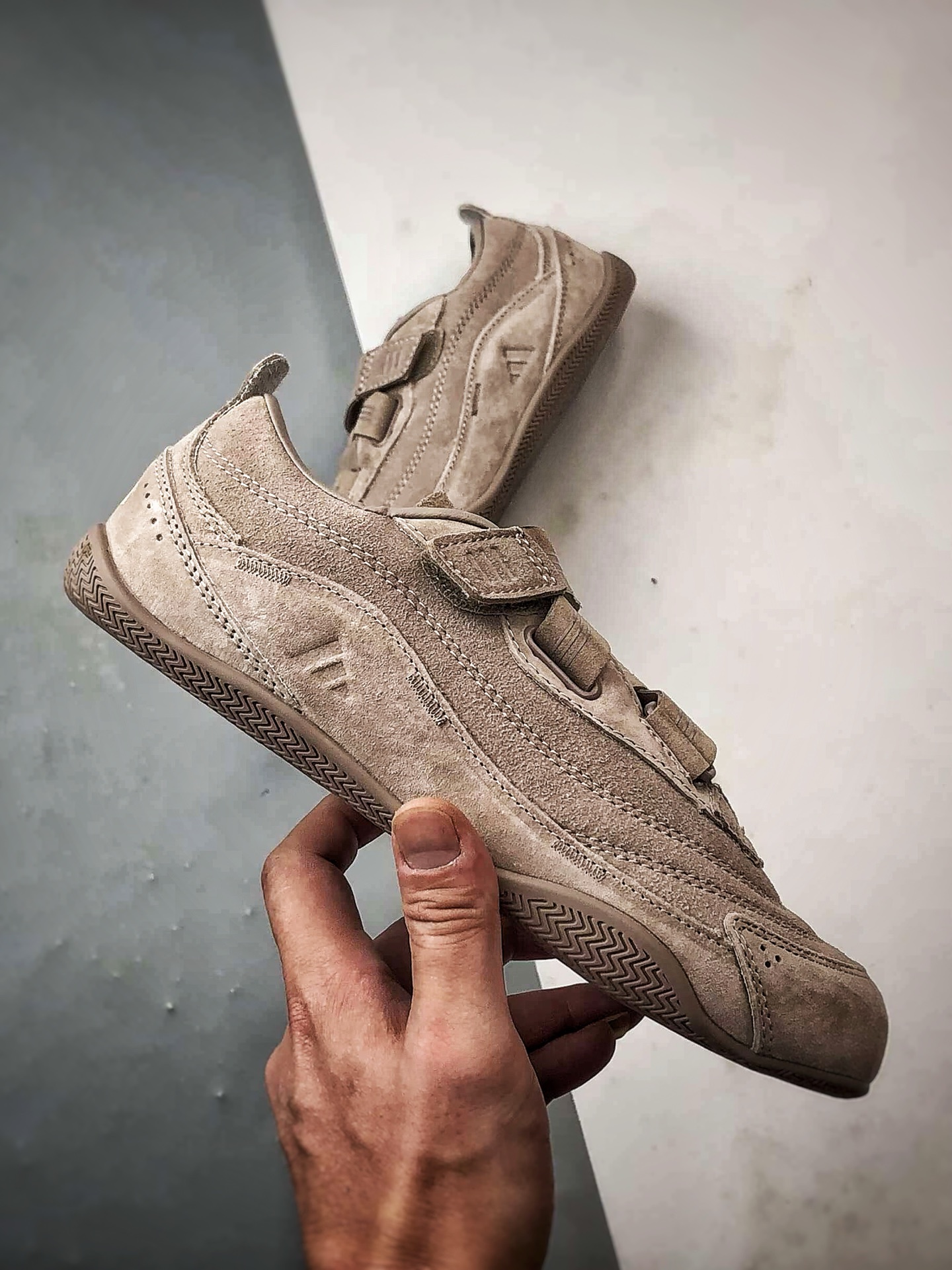 190 AD Urban Reverie Fos 雾感粉 魔术贴城市芭蕾风薄底休闲鞋 JS2445-Chinese UA Cheap High Quatity Brand Clothes Bags handbags Sneakers wholesale wholesaler seller from China Factory suppliers Fashion Clothing Shoes best Quality Beautiful Price 190 AD Urban Reverie Fos 雾感粉 魔术贴城市芭蕾风薄底休闲鞋 JS2445