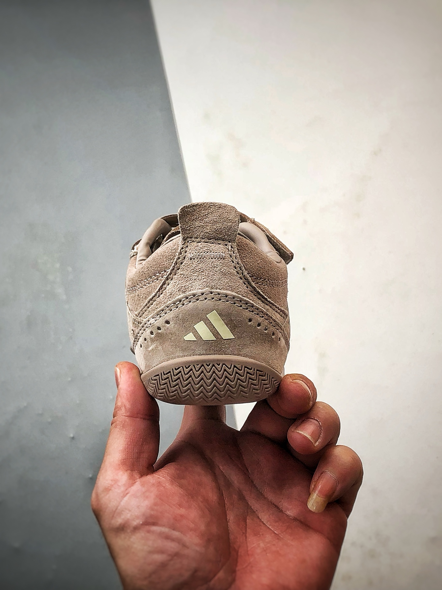 190 AD Urban Reverie Fos 雾感粉 魔术贴城市芭蕾风薄底休闲鞋 JS2445-Chinese UA Cheap High Quatity Brand Clothes Bags handbags Sneakers wholesale wholesaler seller from China Factory suppliers Fashion Clothing Shoes best Quality Beautiful Price 190 AD Urban Reverie Fos 雾感粉 魔术贴城市芭蕾风薄底休闲鞋 JS2445