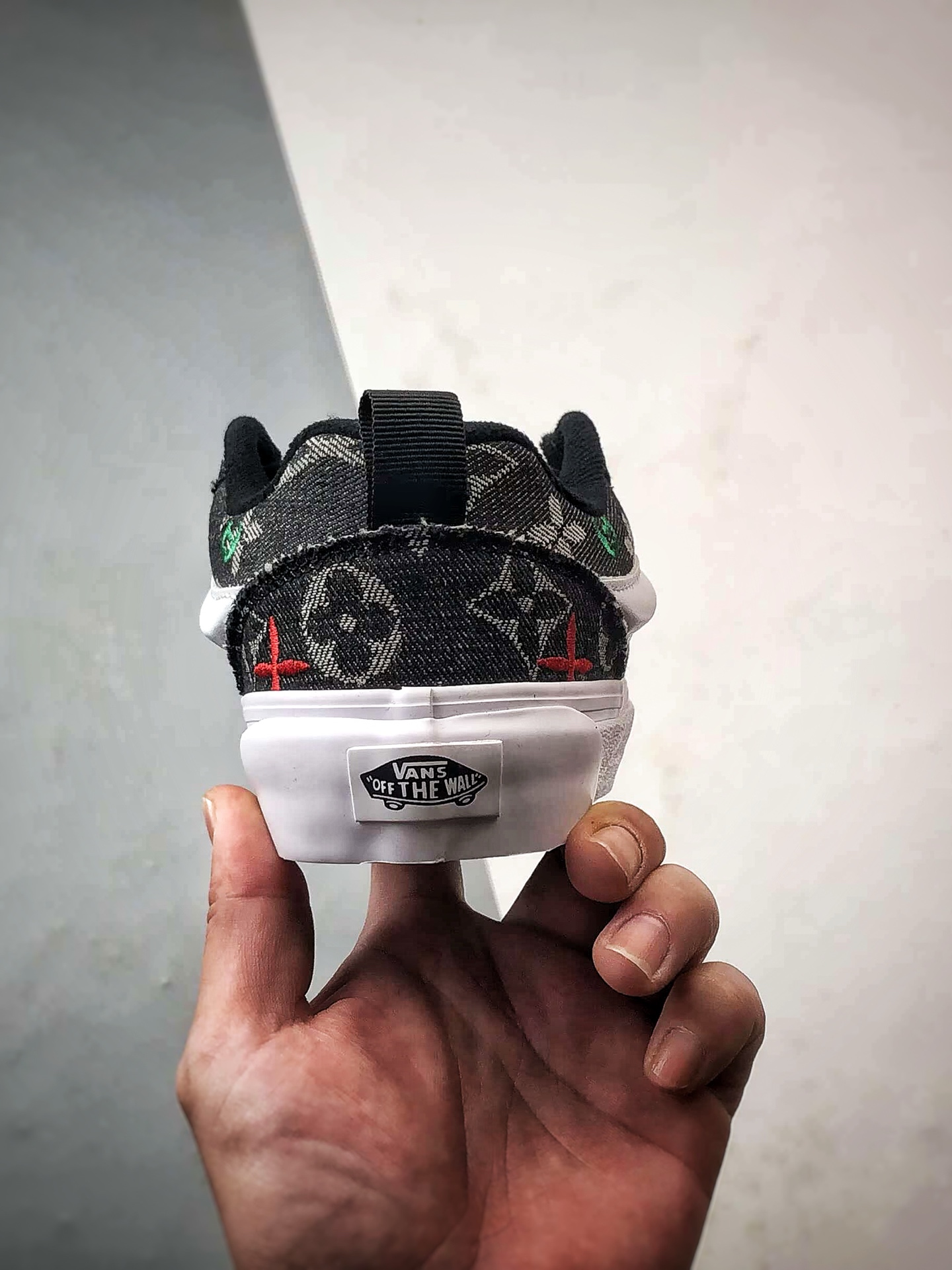 LV x Vans Knu Skool 黑色 强强联名 舒适百搭低帮面包鞋