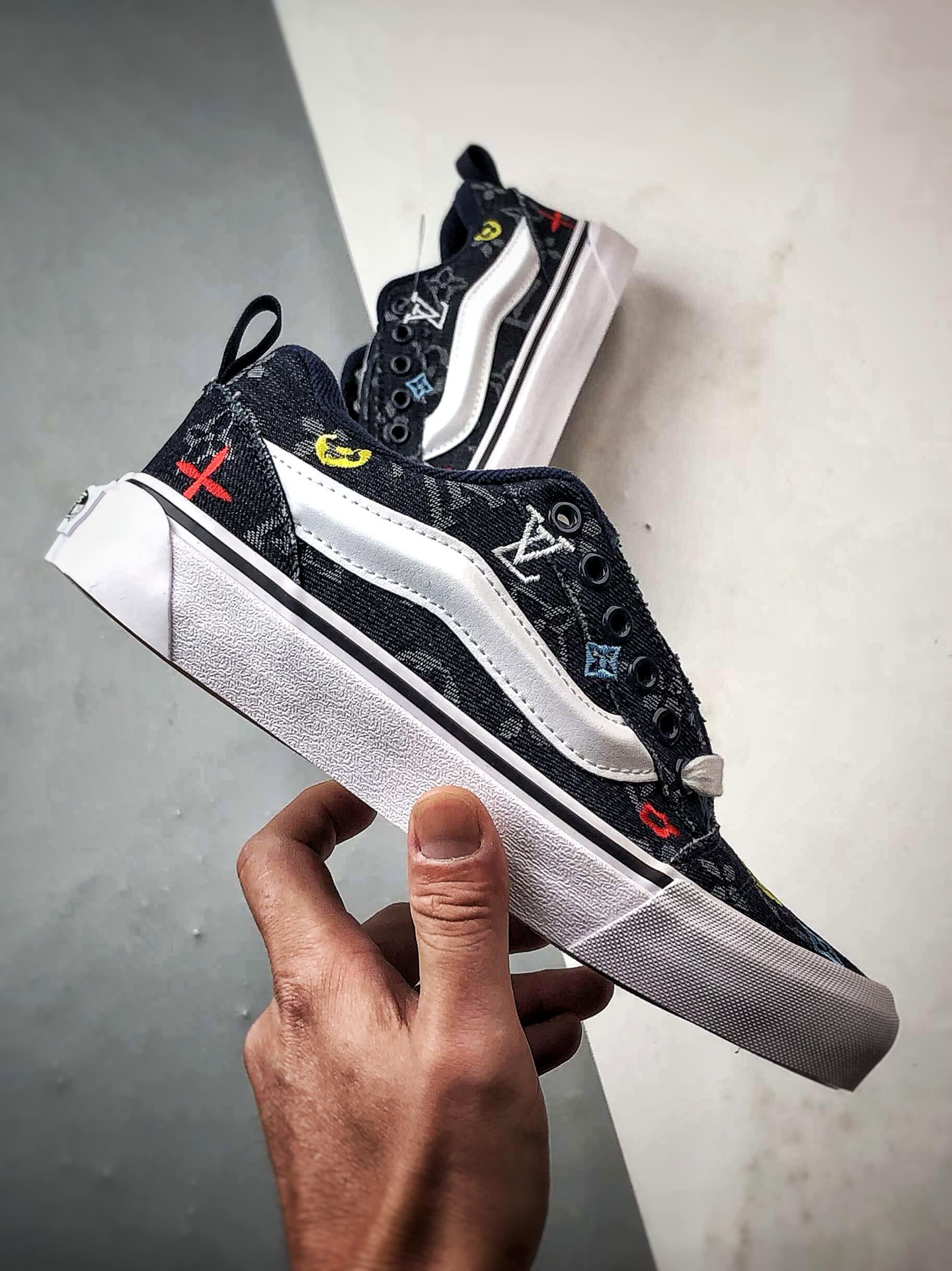 LV x Vans Knu Skool 深蓝色 强强联名 舒适百搭低帮面包鞋-Top High Quatity Cheap Sneakers Fashion Clothing Clothes Bags handbags Shoes of all Brand wholesale With The best Quality And Beautiful Price from China Factory Chinese suppliers wholesaler seller LV x Vans Knu Skool 深蓝色 强强联名 舒适百搭低帮面包鞋