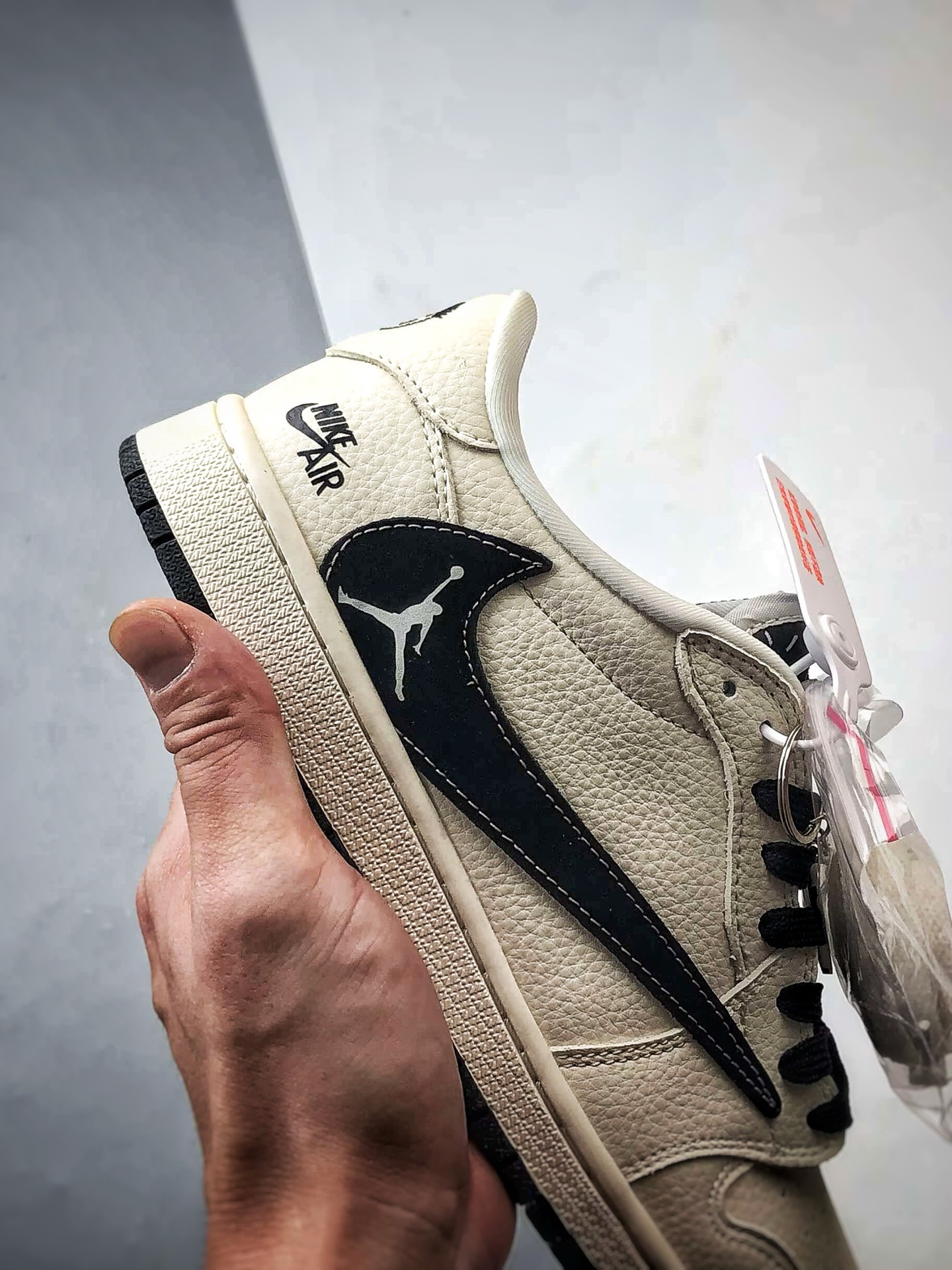 Air Jordan 1 Low ”高端定制” 飞人米白黑倒钩 DZ5899-105