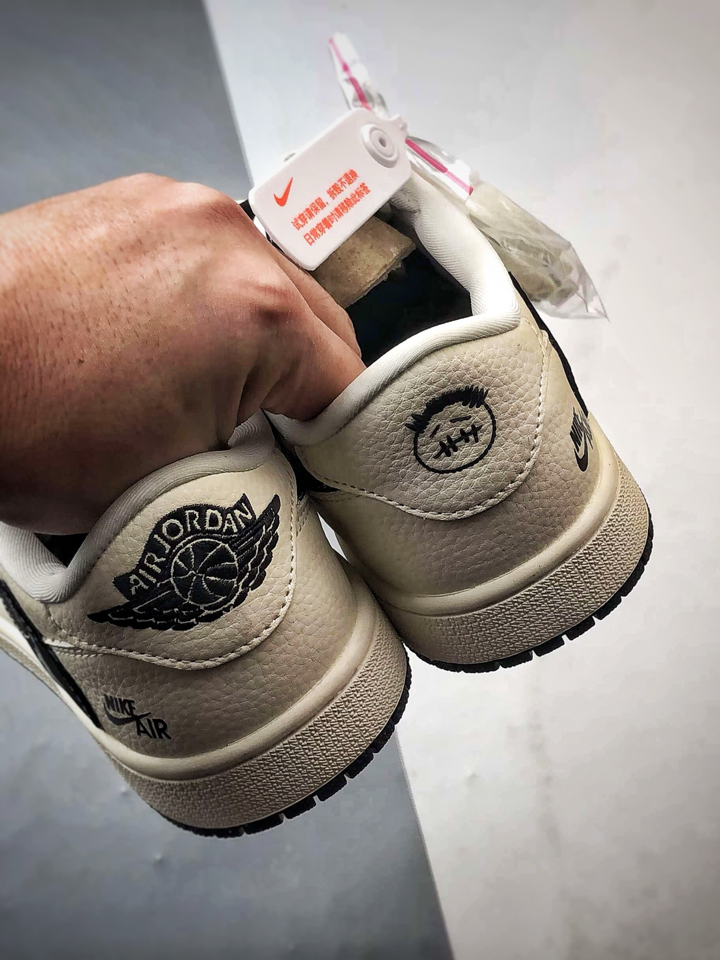 Air Jordan 1 Low ”高端定制” 飞人米白黑倒钩 DZ5899-105