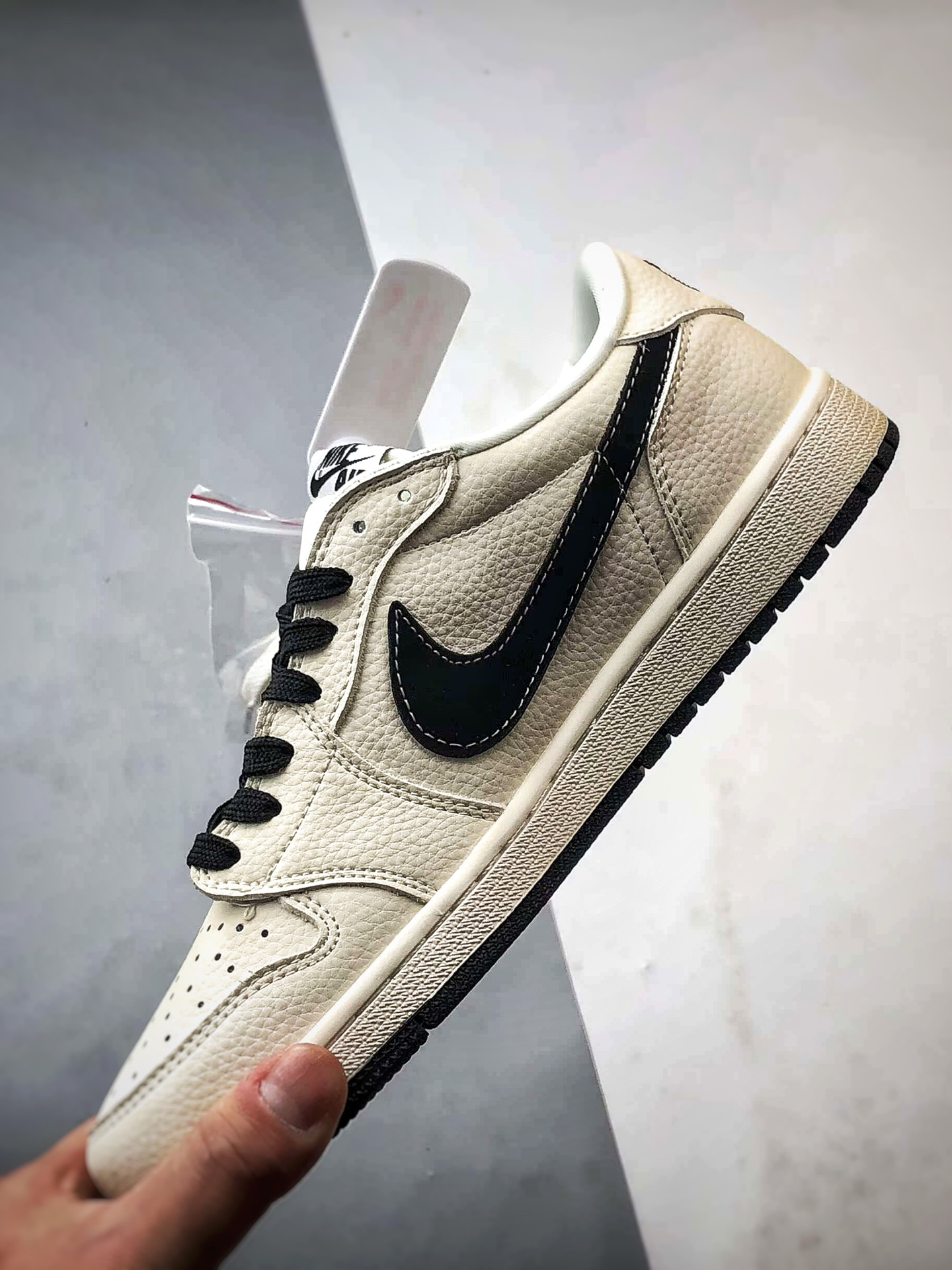 Air Jordan 1 Low ”高端定制” 飞人米白黑倒钩 DZ5899-105