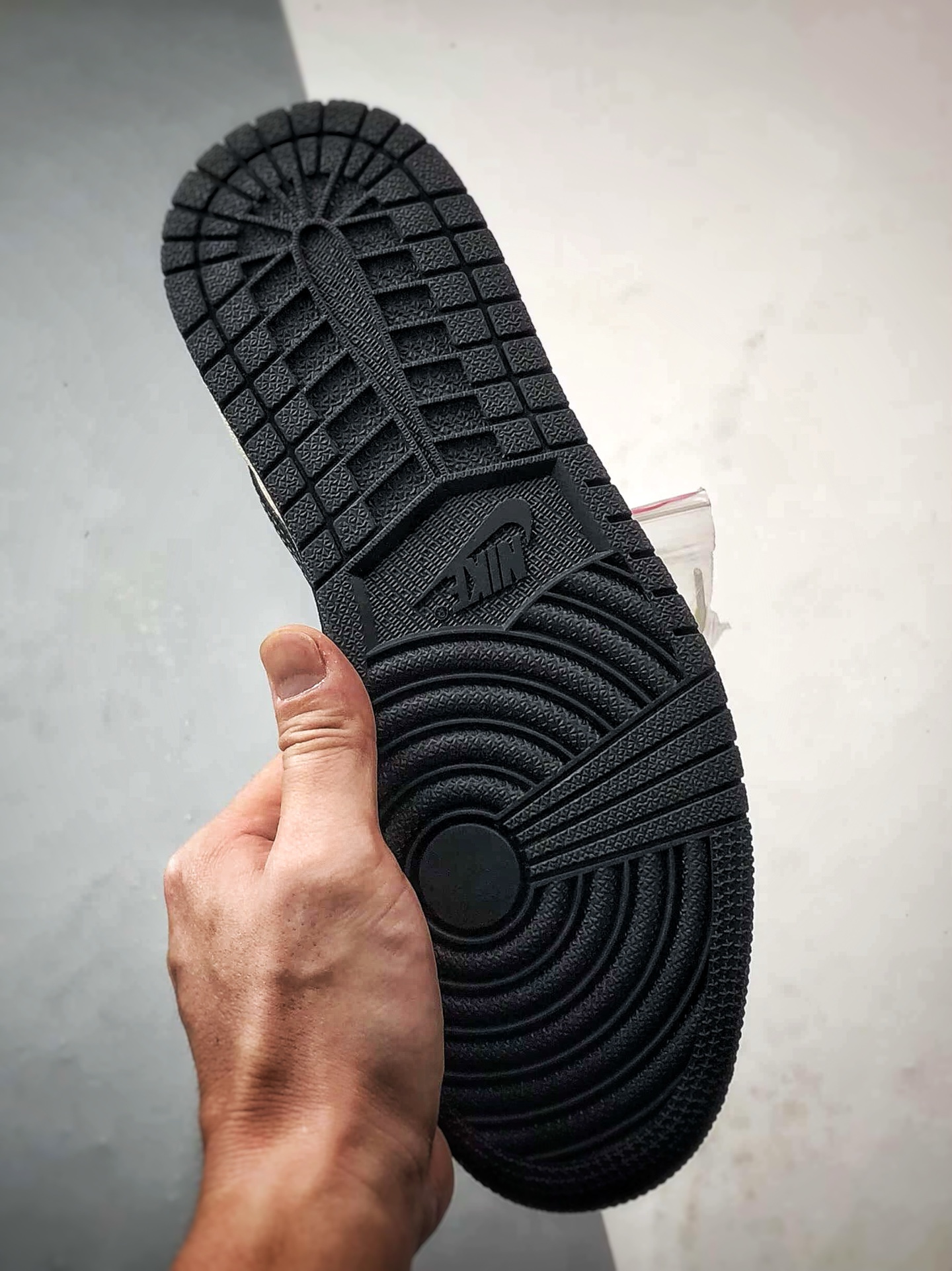 Air Jordan 1 Low ”高端定制” 飞人米白黑倒钩 DZ5899-105