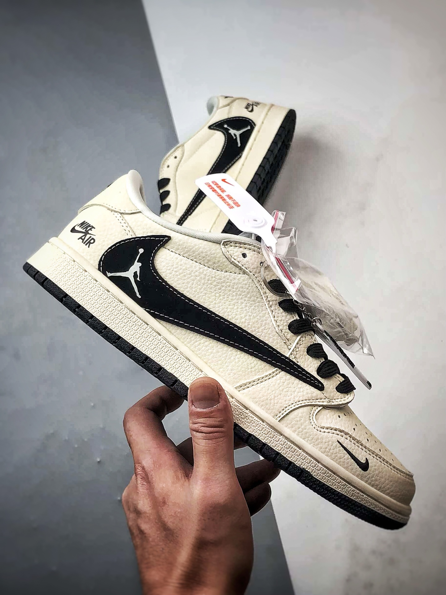Air Jordan 1 Low ”高端定制” 飞人米白黑倒钩 DZ5899-105