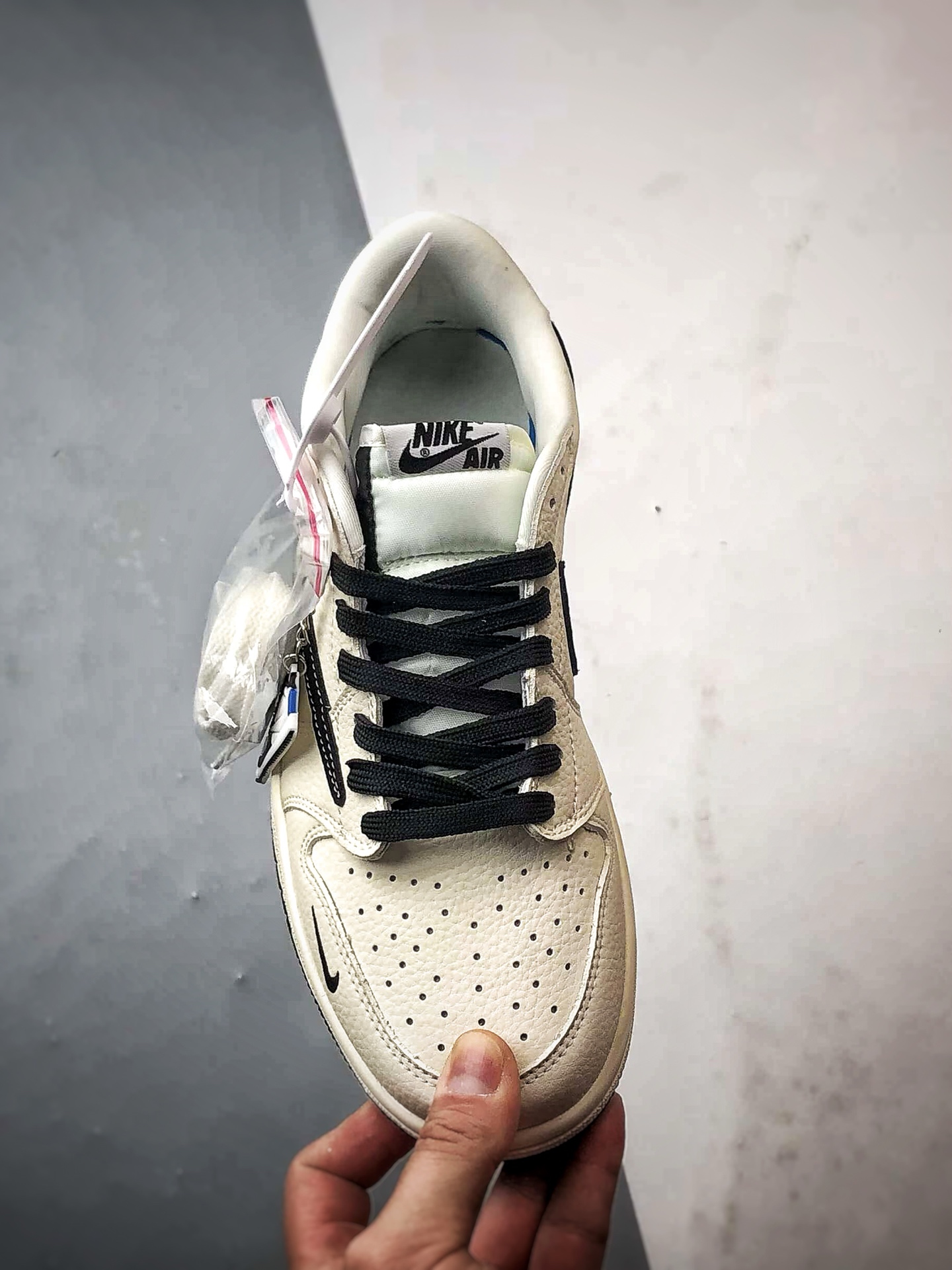 Air Jordan 1 Low ”高端定制” 飞人米白黑倒钩 DZ5899-105