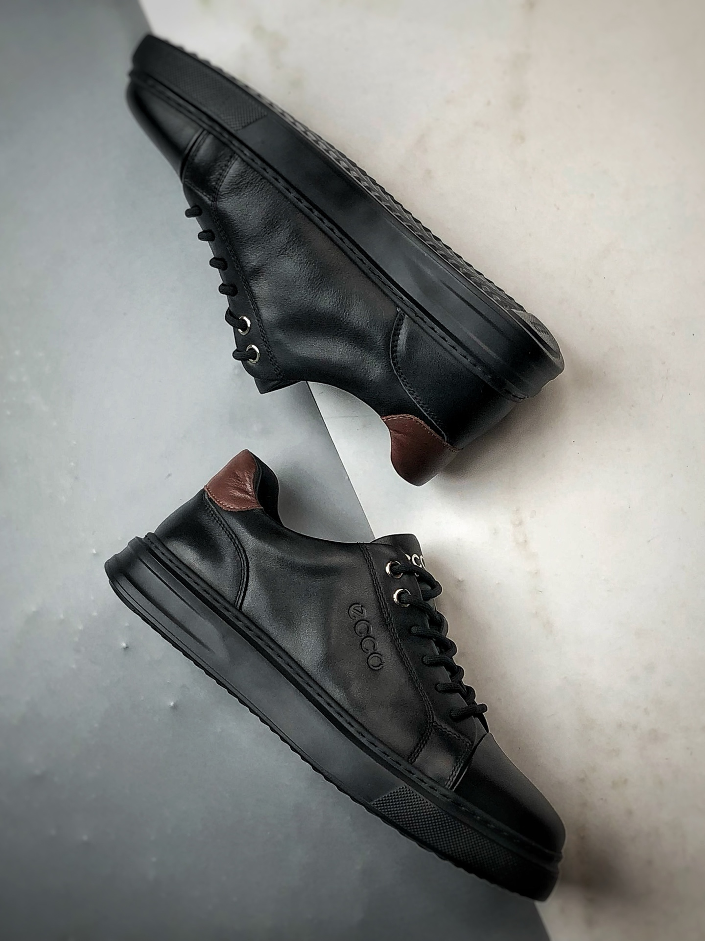 300 Ecco/爱步 柔酷7号系列 经典透气防水百搭休闲板鞋 470364