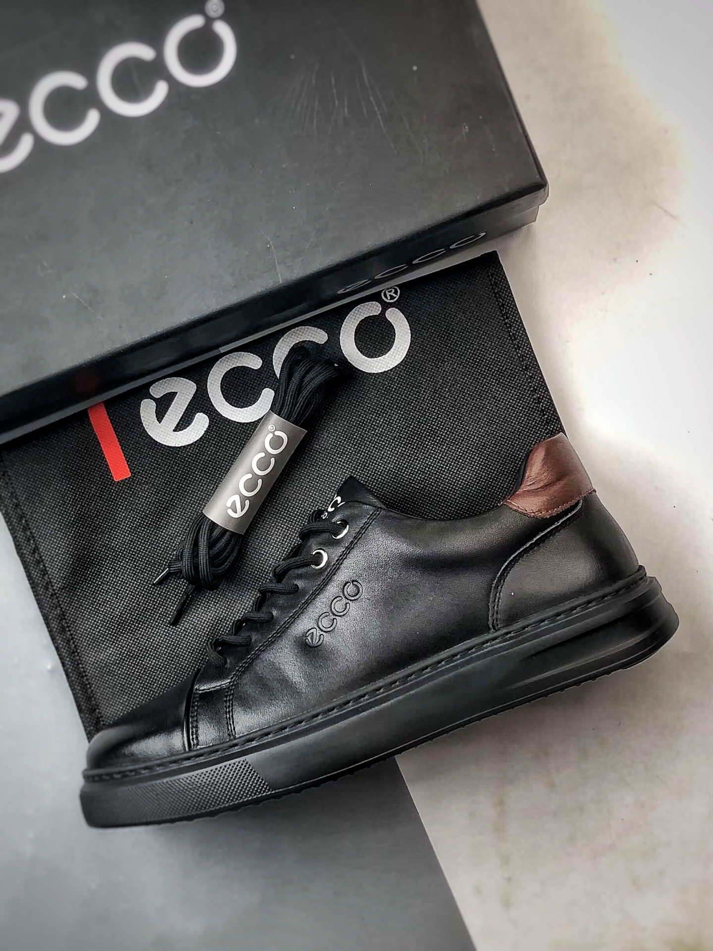 300 Ecco/爱步 柔酷7号系列 经典透气防水百搭休闲板鞋 470364