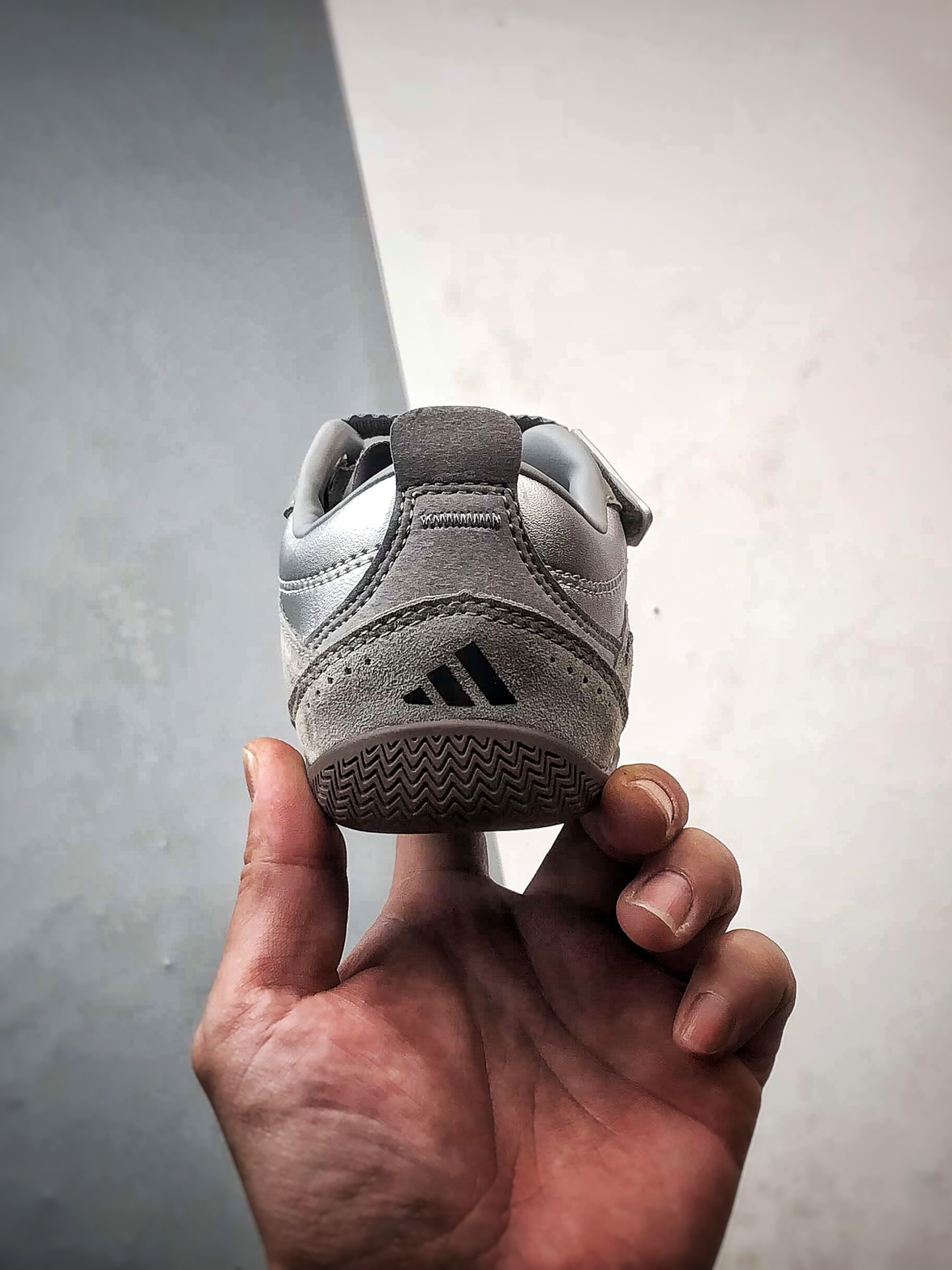 190 AD Urban Reverie Fos 灰银色 魔术贴城市芭蕾风薄底休闲鞋 JQ9392