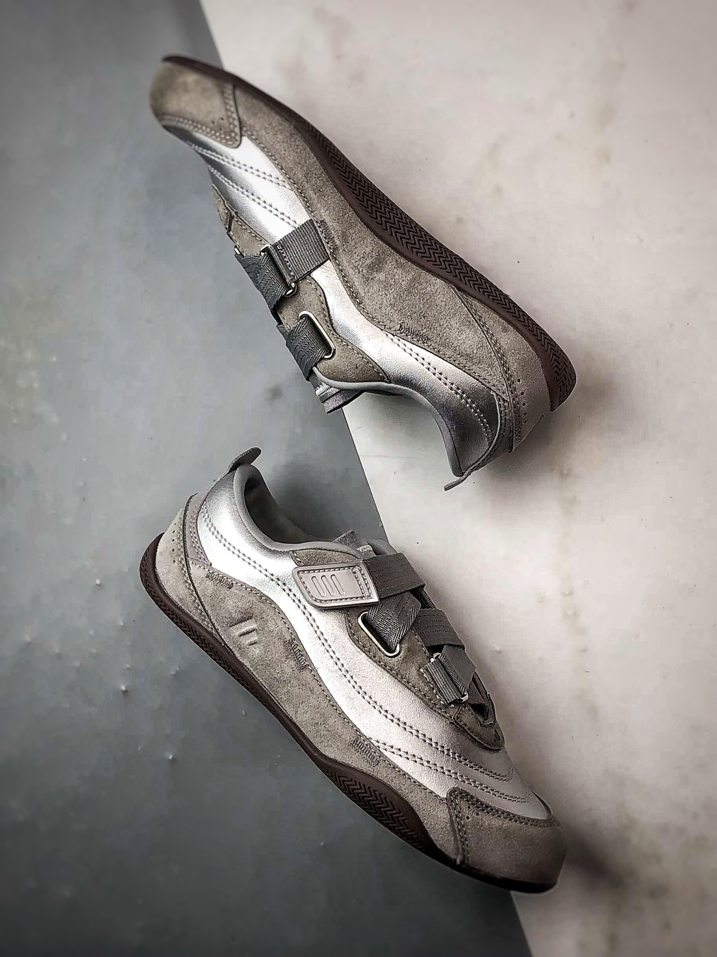 190 AD Urban Reverie Fos 灰银色 魔术贴城市芭蕾风薄底休闲鞋 JQ9392