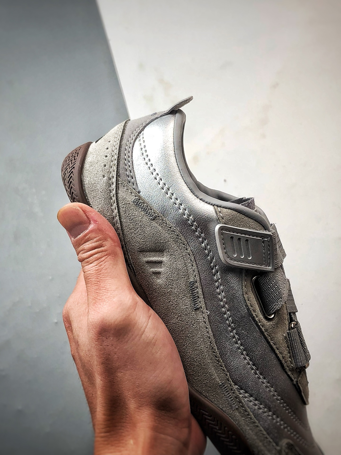 190 AD Urban Reverie Fos 灰银色 魔术贴城市芭蕾风薄底休闲鞋 JQ9392