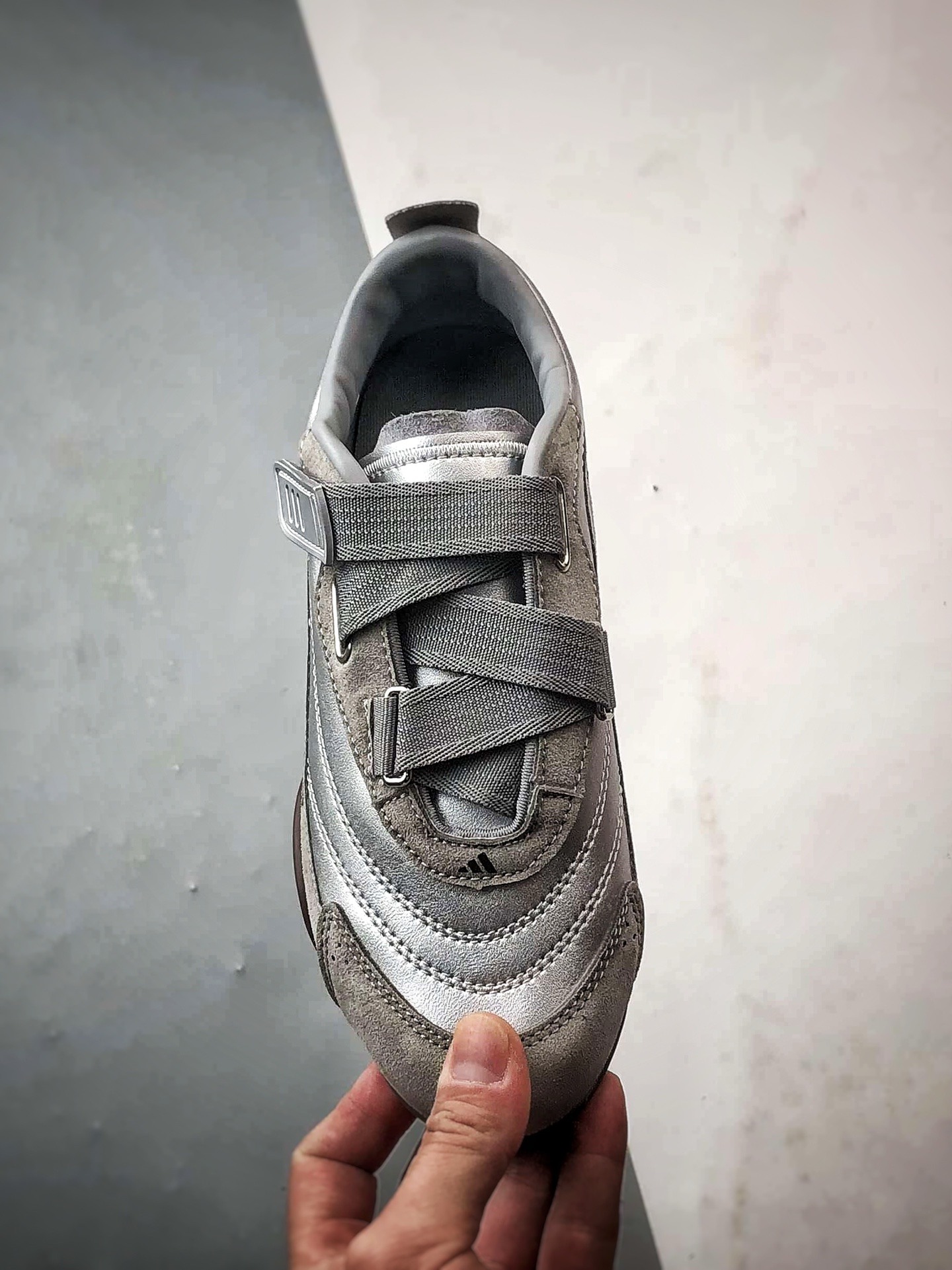 190 AD Urban Reverie Fos 灰银色 魔术贴城市芭蕾风薄底休闲鞋 JQ9392