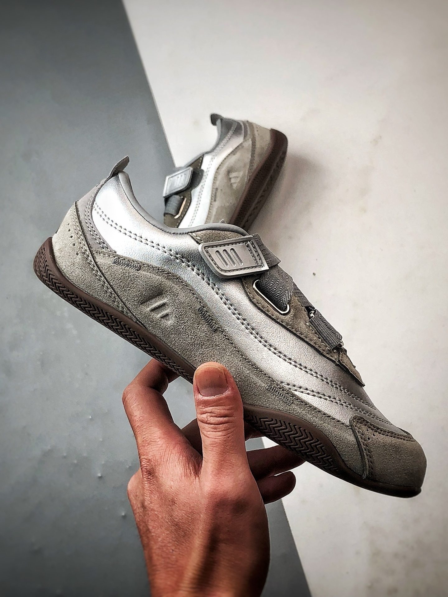 190 AD Urban Reverie Fos 灰银色 魔术贴城市芭蕾风薄底休闲鞋 JQ9392