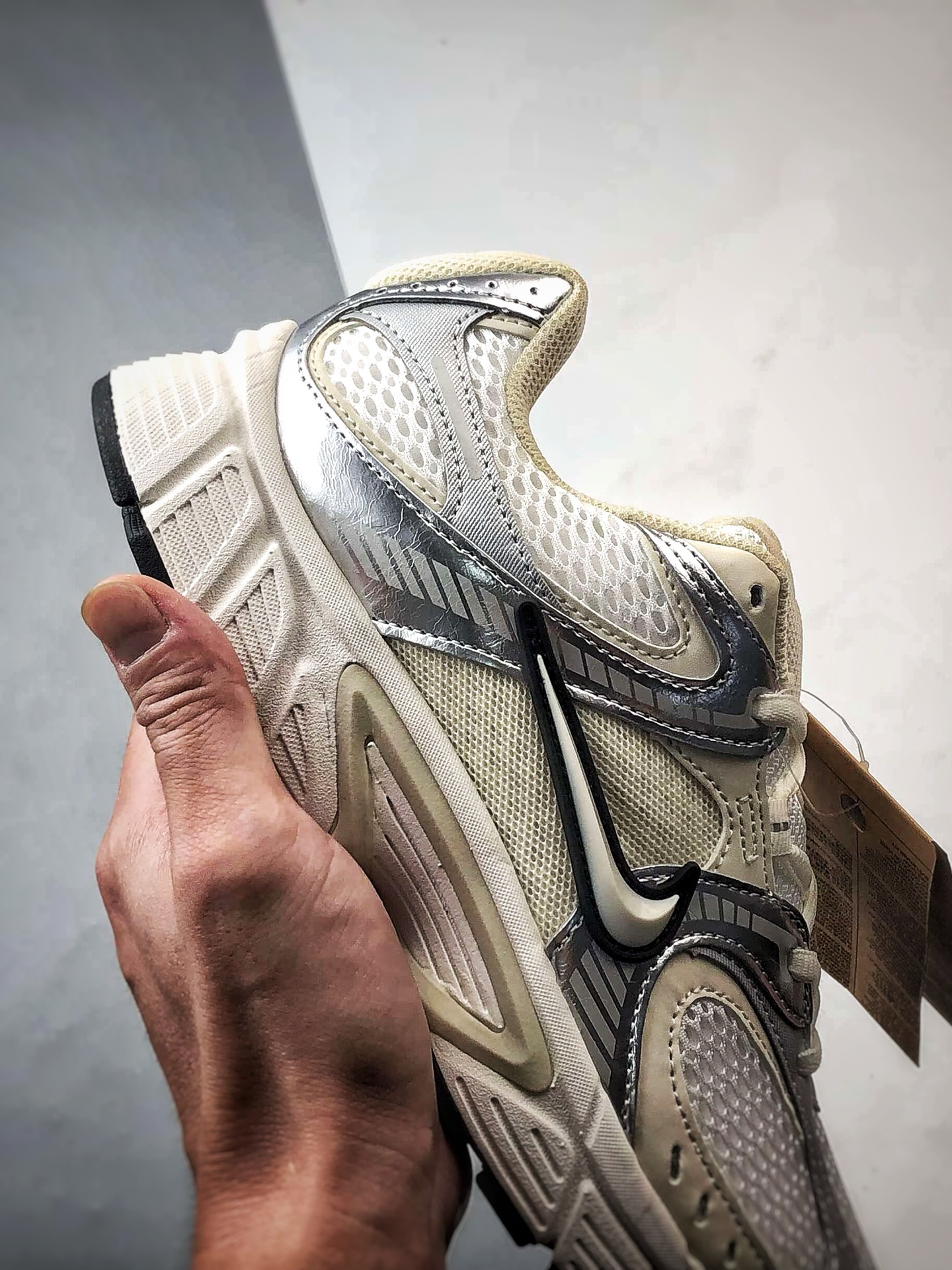 NK V5 RNR系列 米白银 复古Y3K风格舒适百搭跑步鞋 HQ7901-104