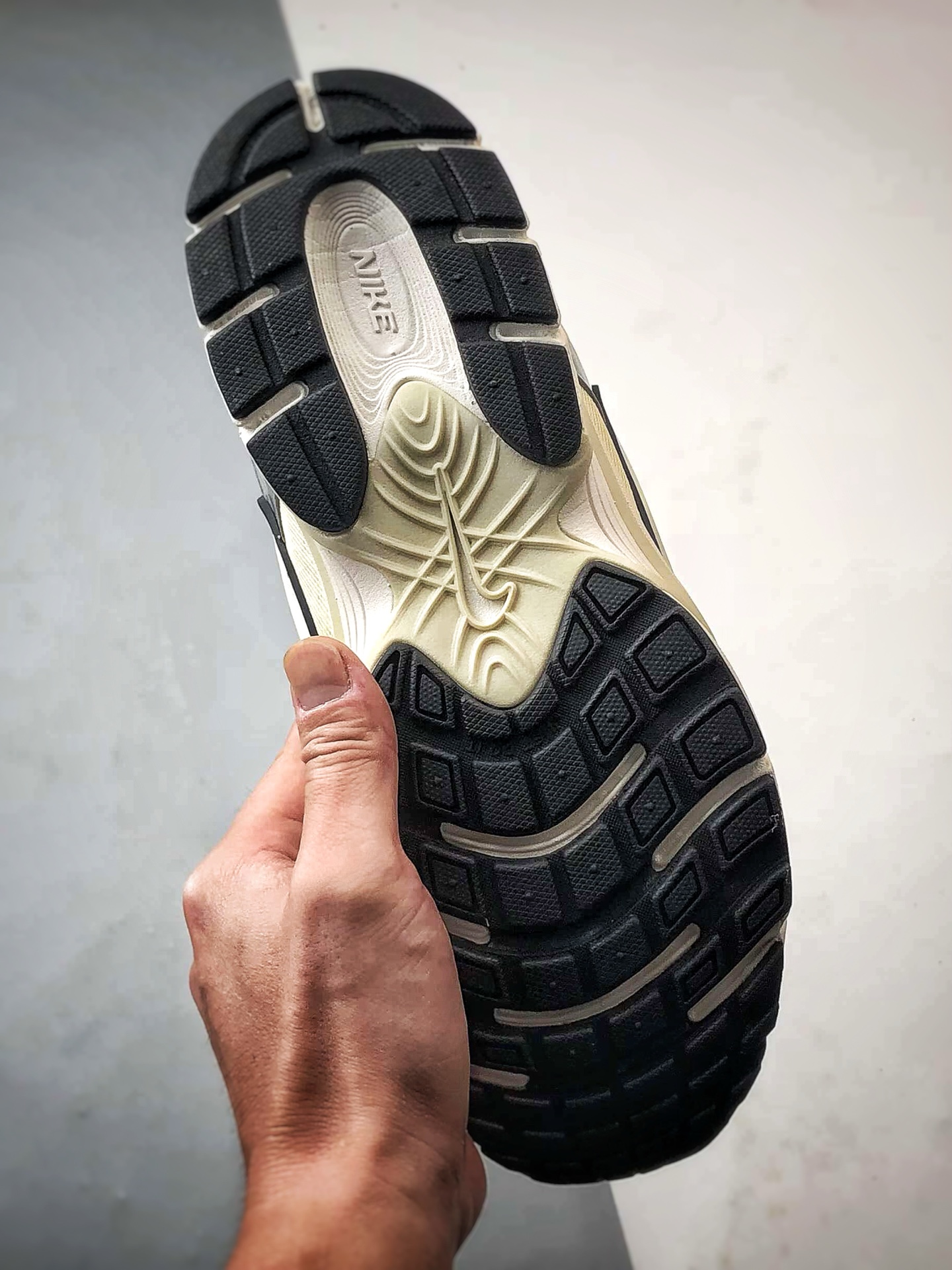 NK V5 RNR系列 米白银 复古Y3K风格舒适百搭跑步鞋 HQ7901-104