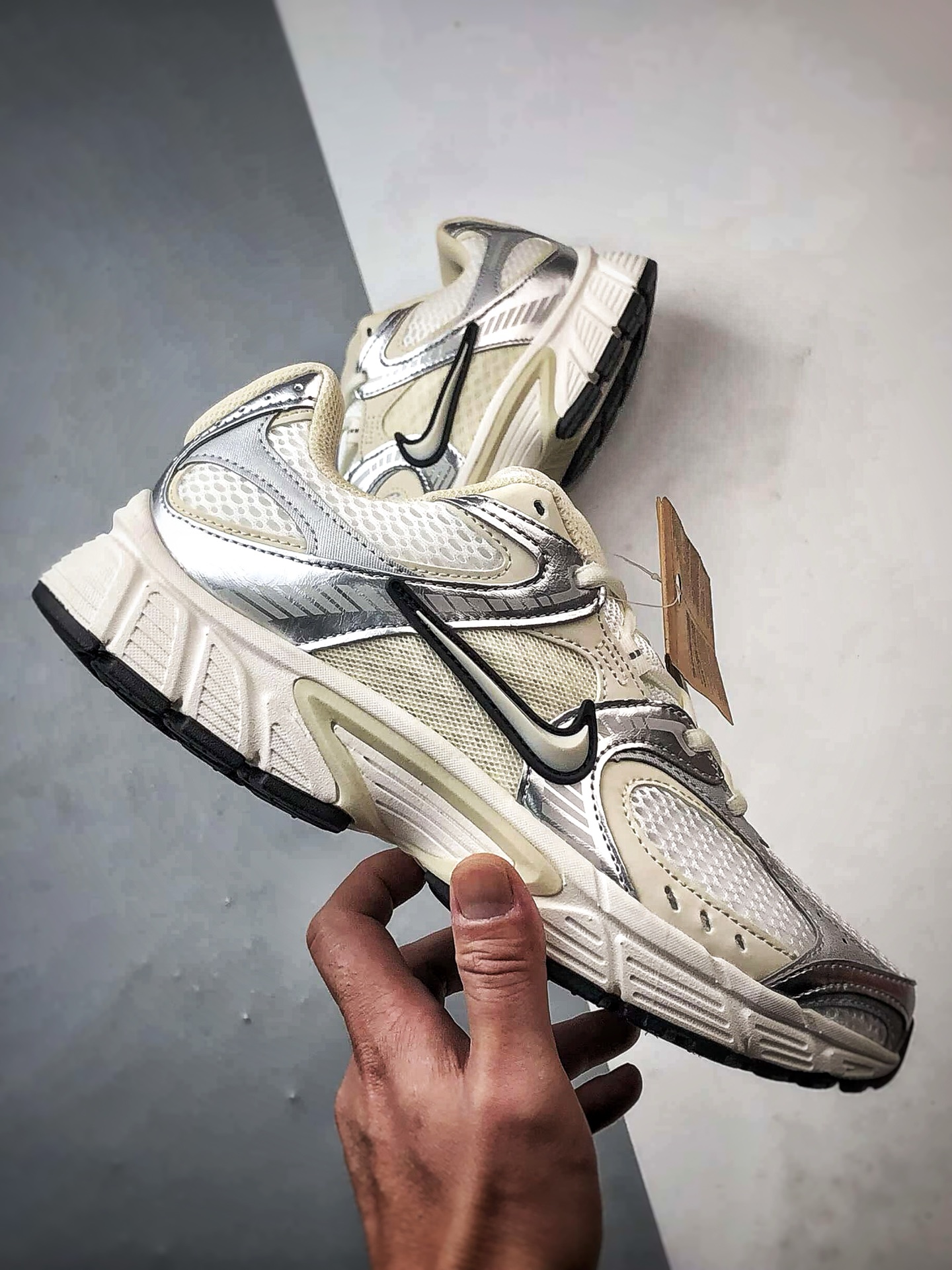 NK V5 RNR系列 米白银 复古Y3K风格舒适百搭跑步鞋 HQ7901-104