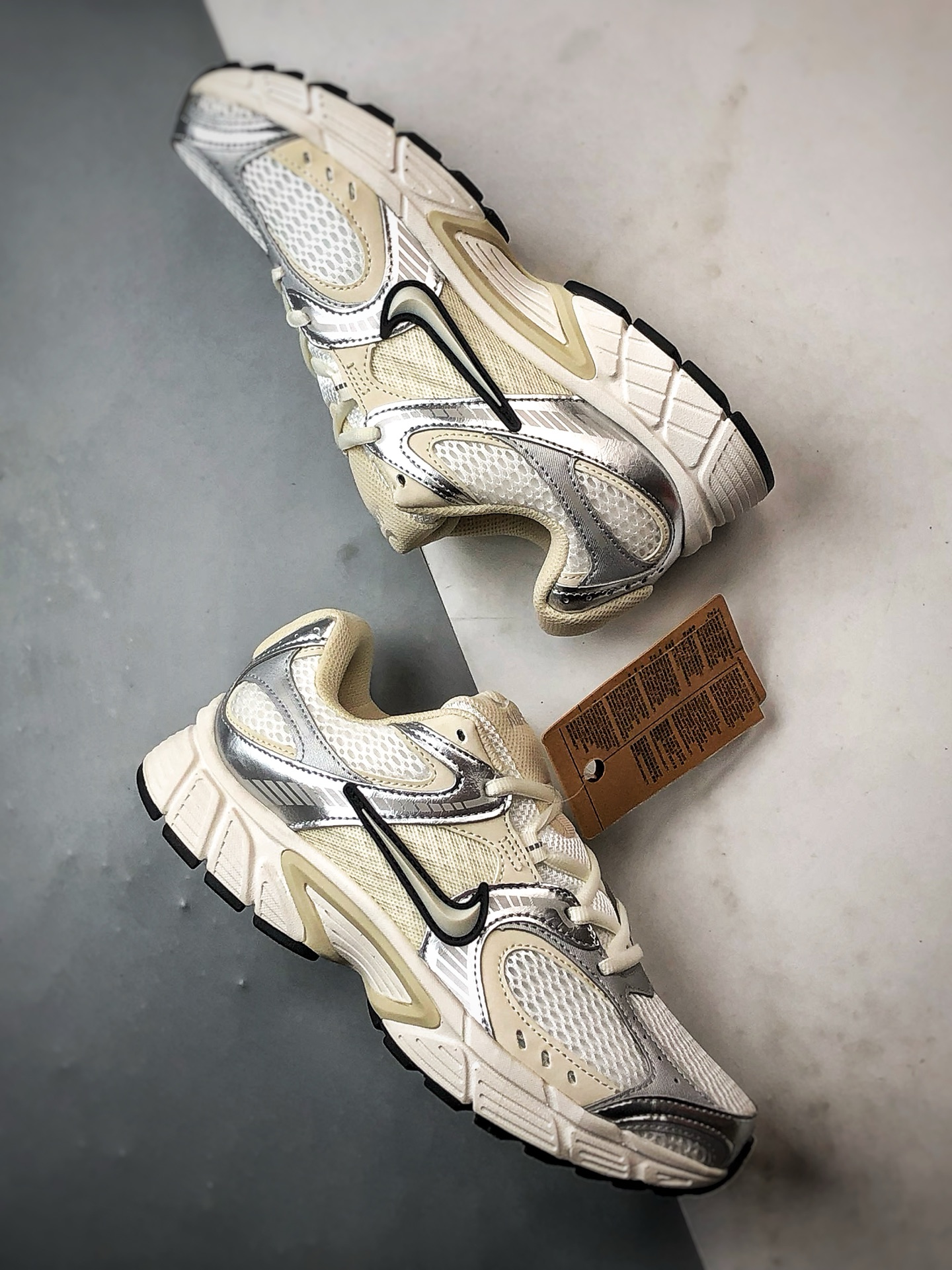 NK V5 RNR系列 米白银 复古Y3K风格舒适百搭跑步鞋 HQ7901-104