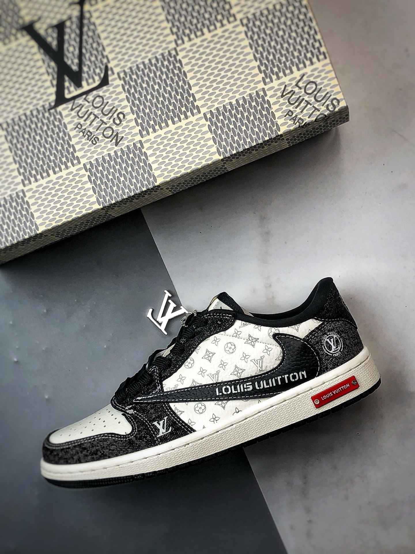 Air Jordan 1 Low ”高端定制” LV印花牛仔米白黑倒钩 SC0601-054