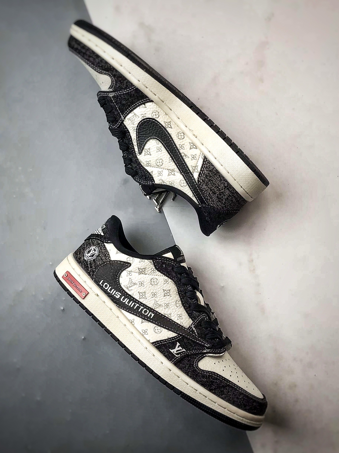 Air Jordan 1 Low ”高端定制” LV印花牛仔米白黑倒钩 SC0601-054