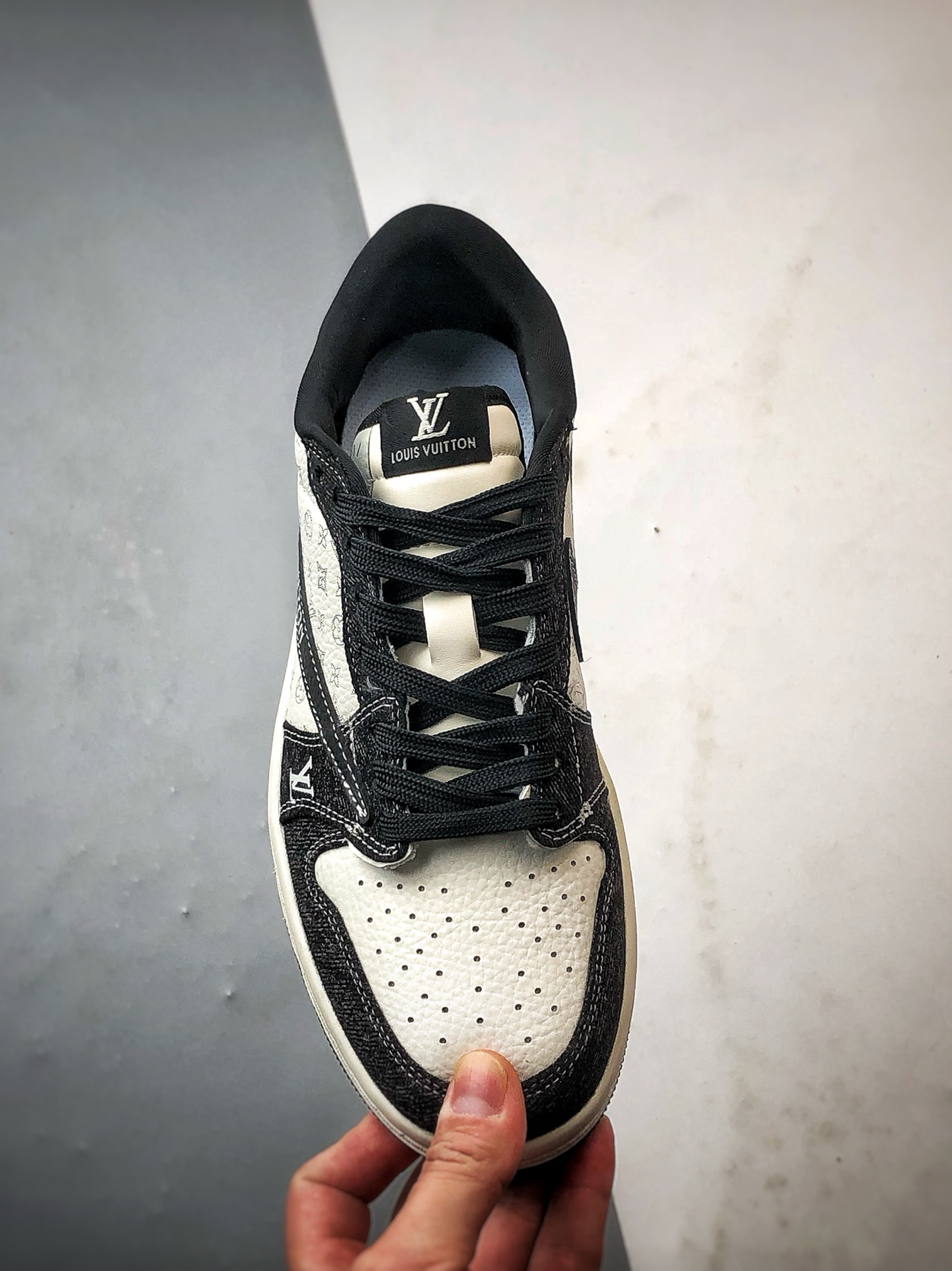 Air Jordan 1 Low ”高端定制” LV印花牛仔米白黑倒钩 SC0601-054