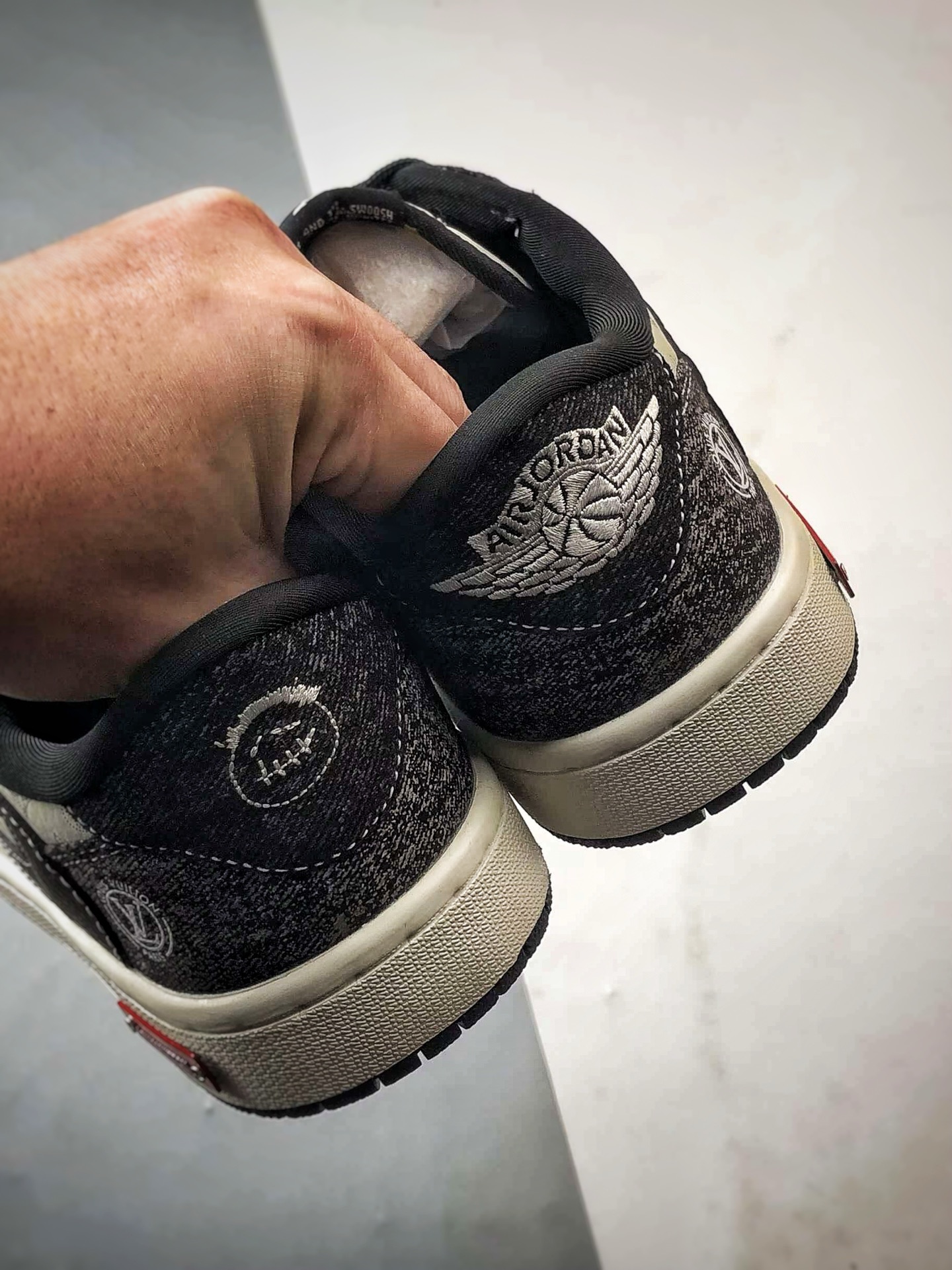 Air Jordan 1 Low ”高端定制” LV印花牛仔米白黑倒钩 SC0601-054