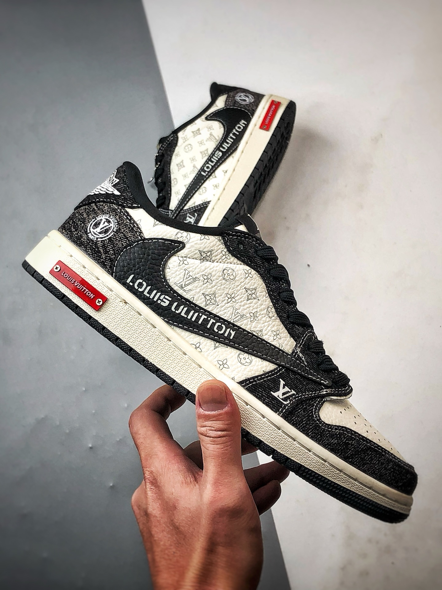 Air Jordan 1 Low ”高端定制” LV印花牛仔米白黑倒钩 SC0601-054