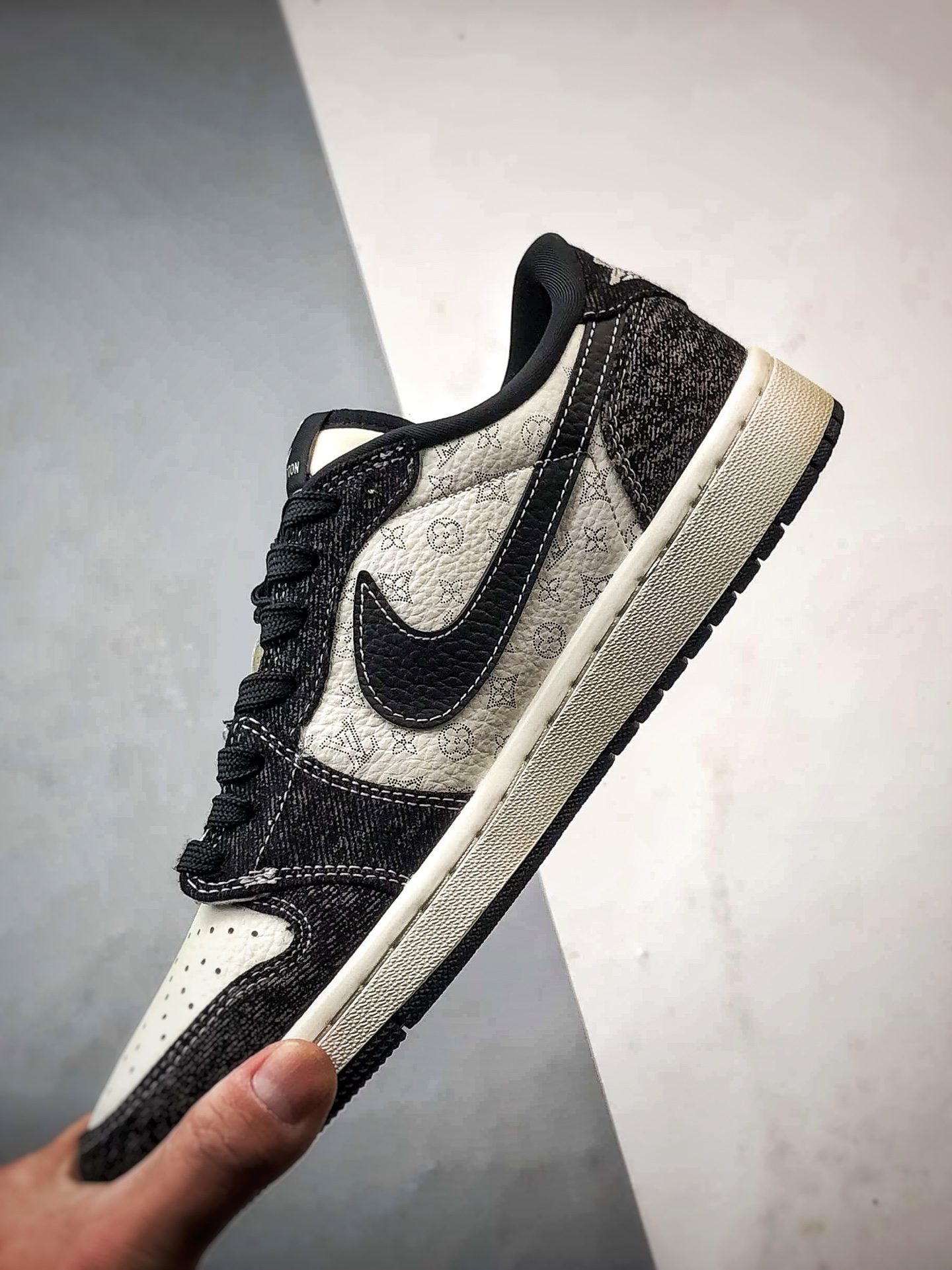 Air Jordan 1 Low ”高端定制” LV印花牛仔米白黑倒钩 SC0601-054