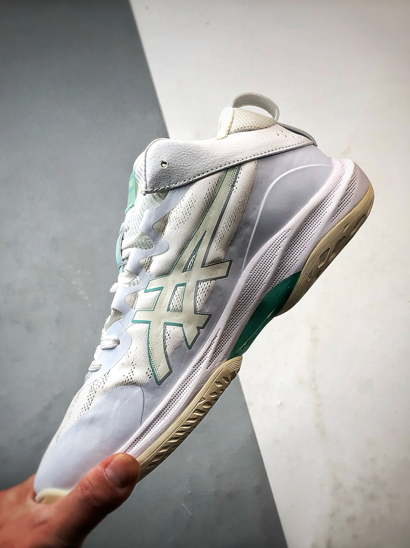 220 Asics Gel-Hoop v17 白米色 亚瑟士时尚简约缓冲减震篮球鞋 1063A096-101