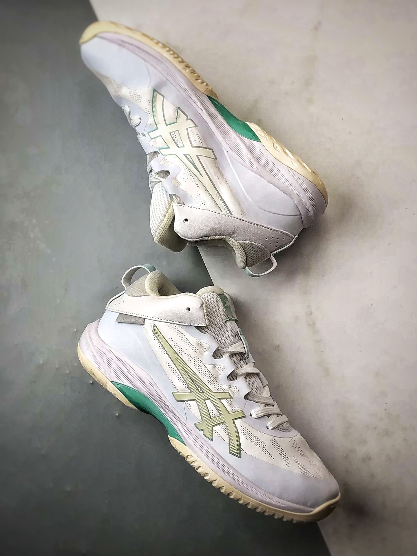 220 Asics Gel-Hoop v17 白米色 亚瑟士时尚简约缓冲减震篮球鞋 1063A096-101