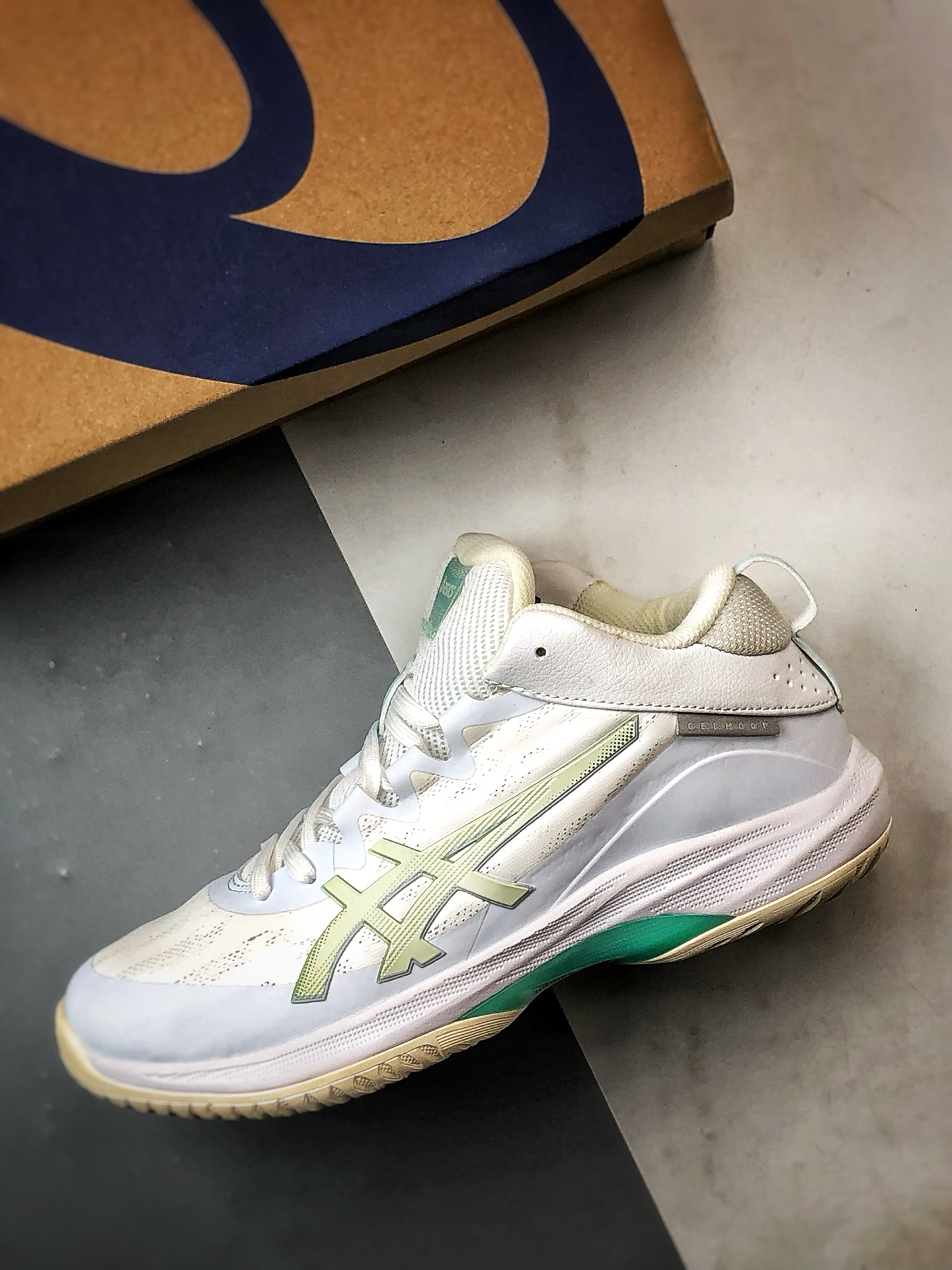 220 Asics Gel-Hoop v17 白米色 亚瑟士时尚简约缓冲减震篮球鞋 1063A096-101
