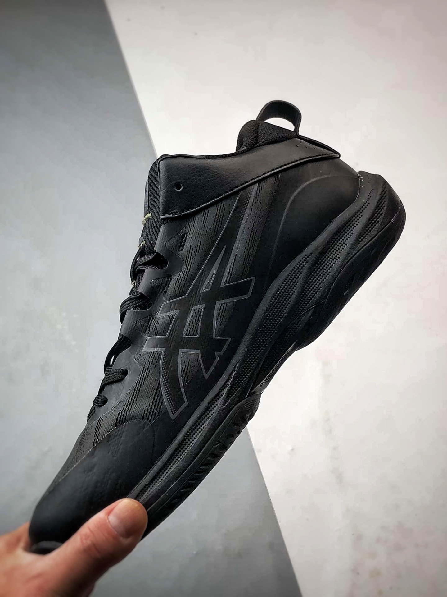 220 Asics Gel-Hoop v17 黑色 亚瑟士时尚简约缓冲减震篮球鞋 1063A096-001