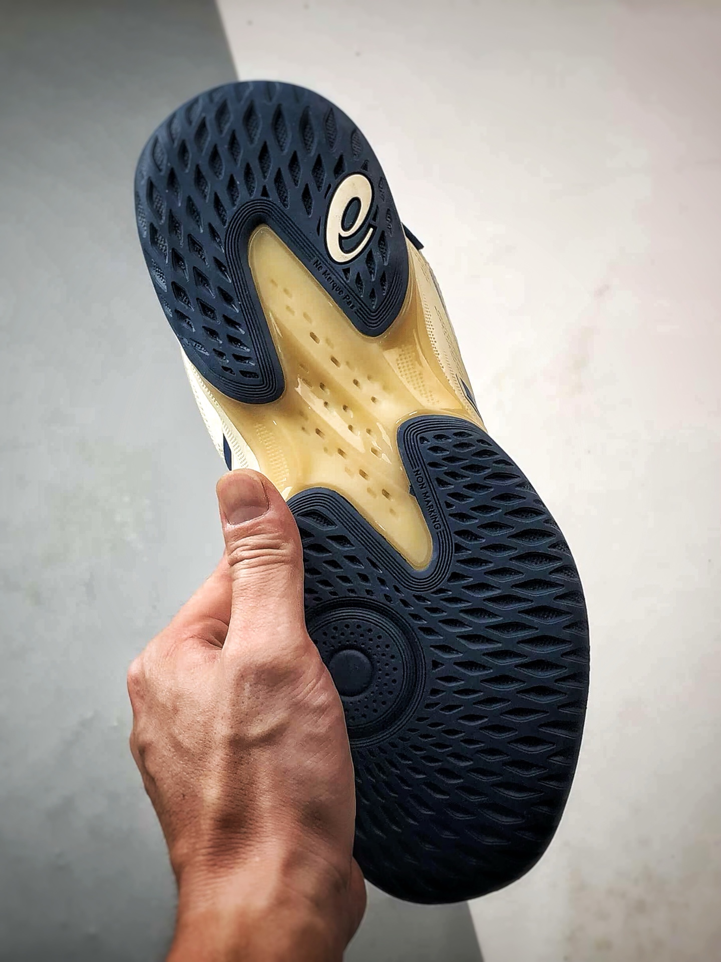 220 Asics Gel-Hoop v17 米蓝色 亚瑟士时尚简约缓冲减震篮球鞋 1063A101-103