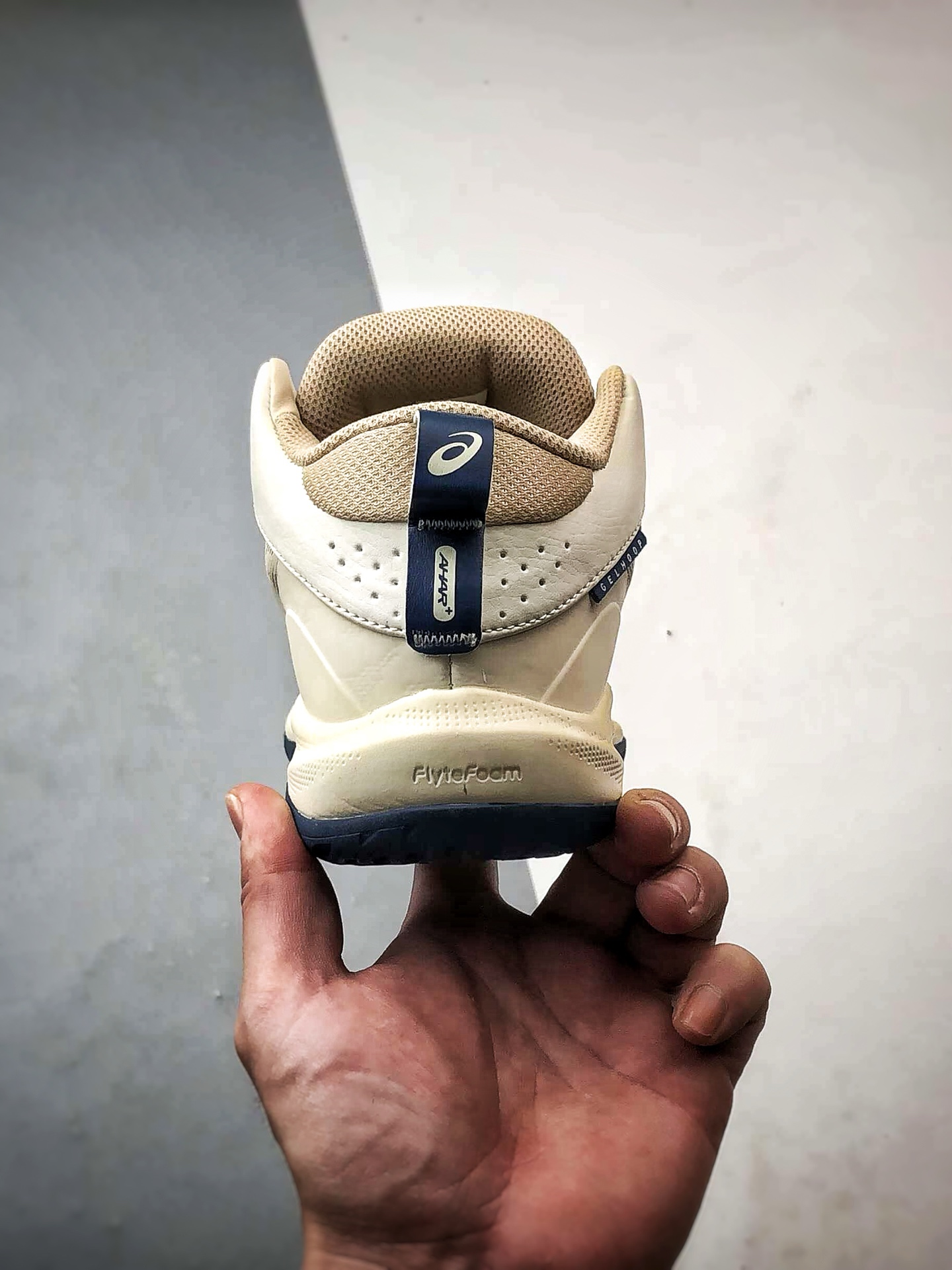 220 Asics Gel-Hoop v17 米蓝色 亚瑟士时尚简约缓冲减震篮球鞋 1063A101-103