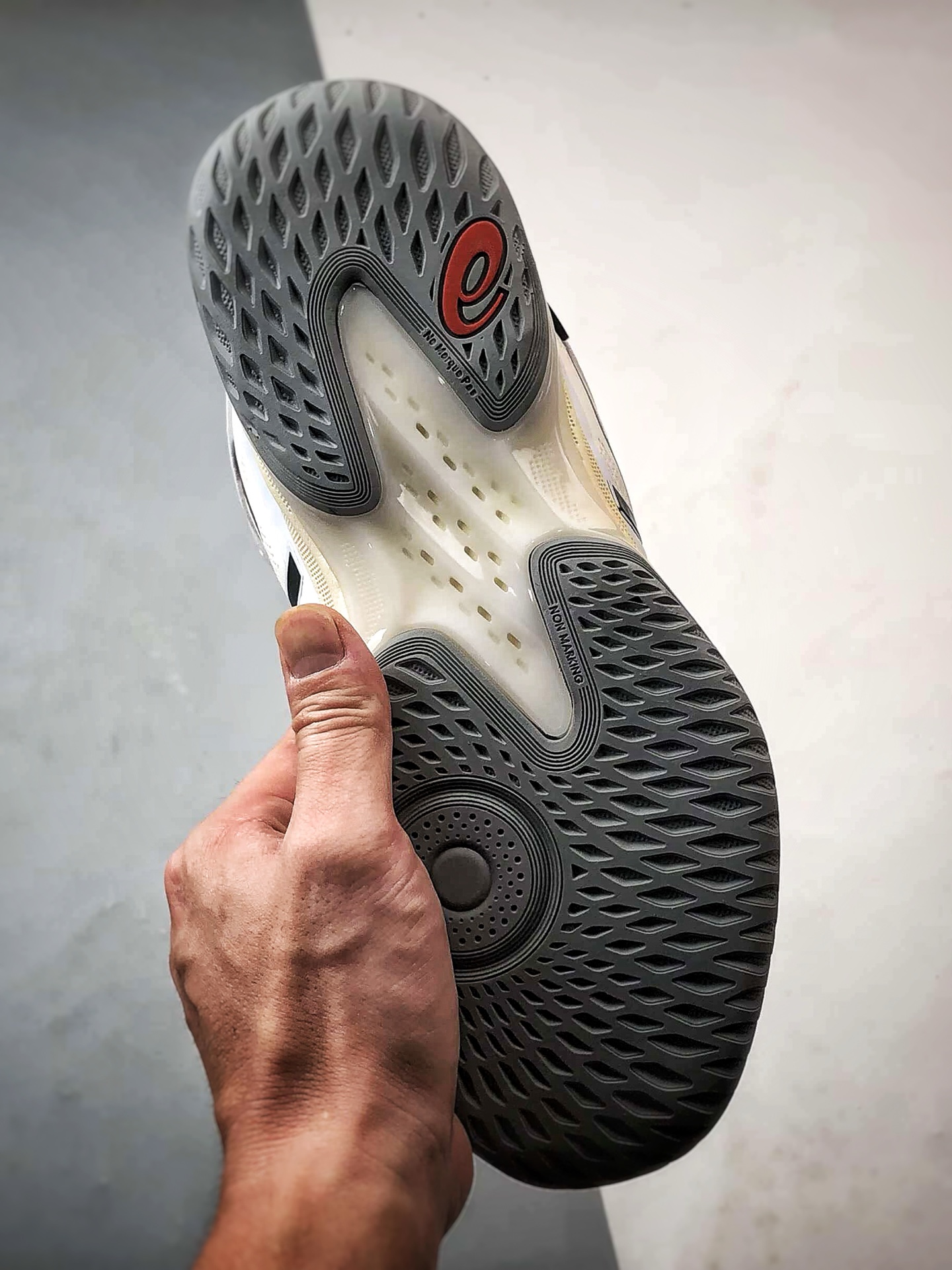 220 Asics Gel-Hoop v17 白黑红 亚瑟士时尚简约缓冲减震篮球鞋 1063A101-104