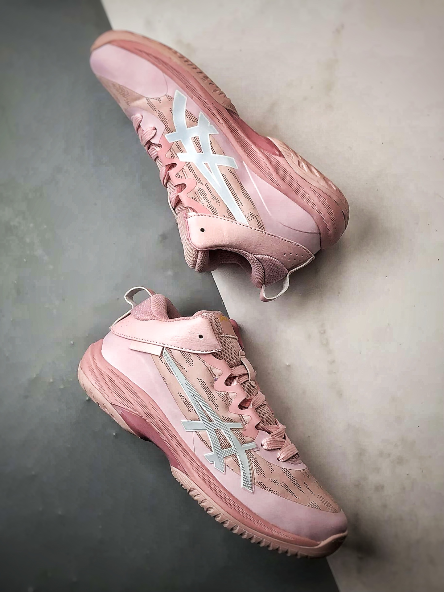 Asics Gel-Hoop v17 粉色 亚瑟士时尚简约缓冲减震篮球鞋 1063A110-700