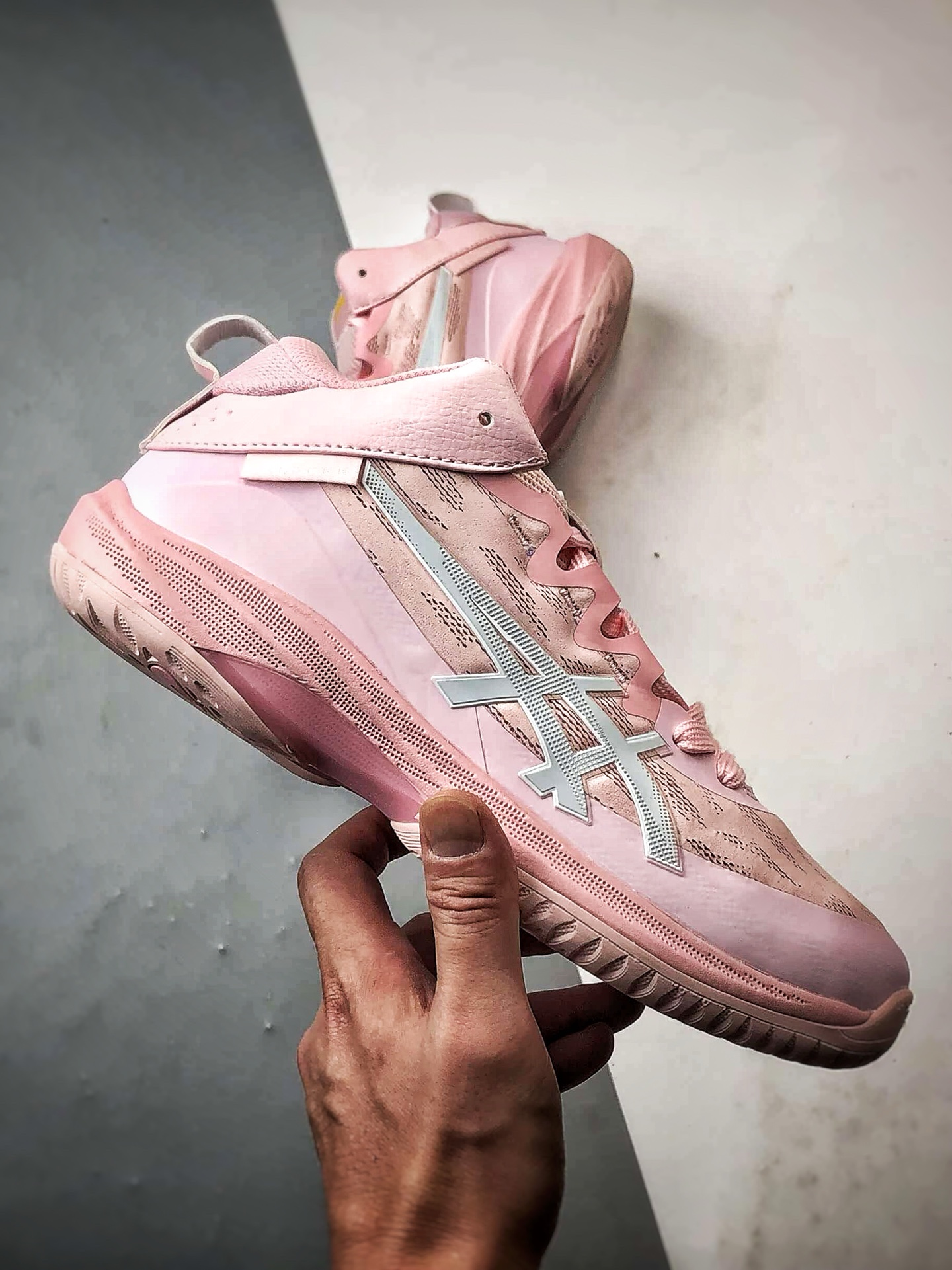 Asics Gel-Hoop v17 粉色 亚瑟士时尚简约缓冲减震篮球鞋 1063A110-700