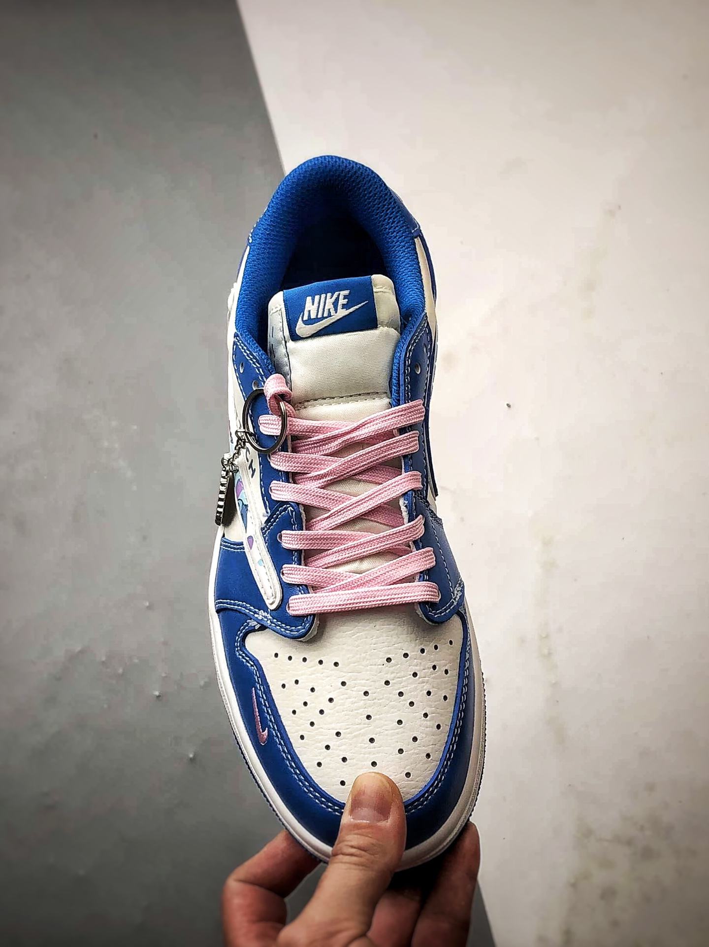 Air Jordan 1 Low ”高端定制” 史迪奇白蓝涂鸦倒钩 DZ5899-023