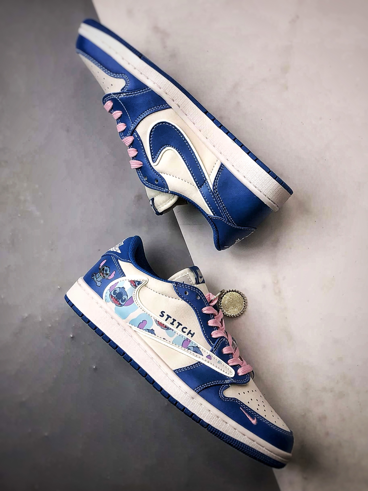 Air Jordan 1 Low ”高端定制” 史迪奇白蓝涂鸦倒钩 DZ5899-023