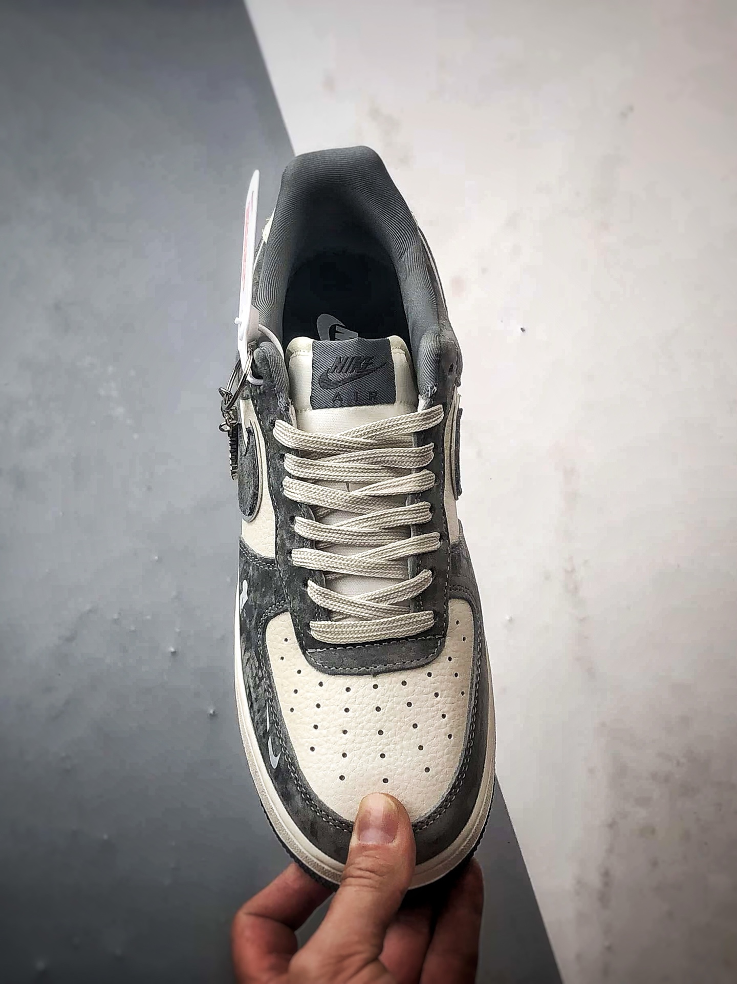 Kaws x Air Force 1 Low 米白灰麂皮 SY1388-004