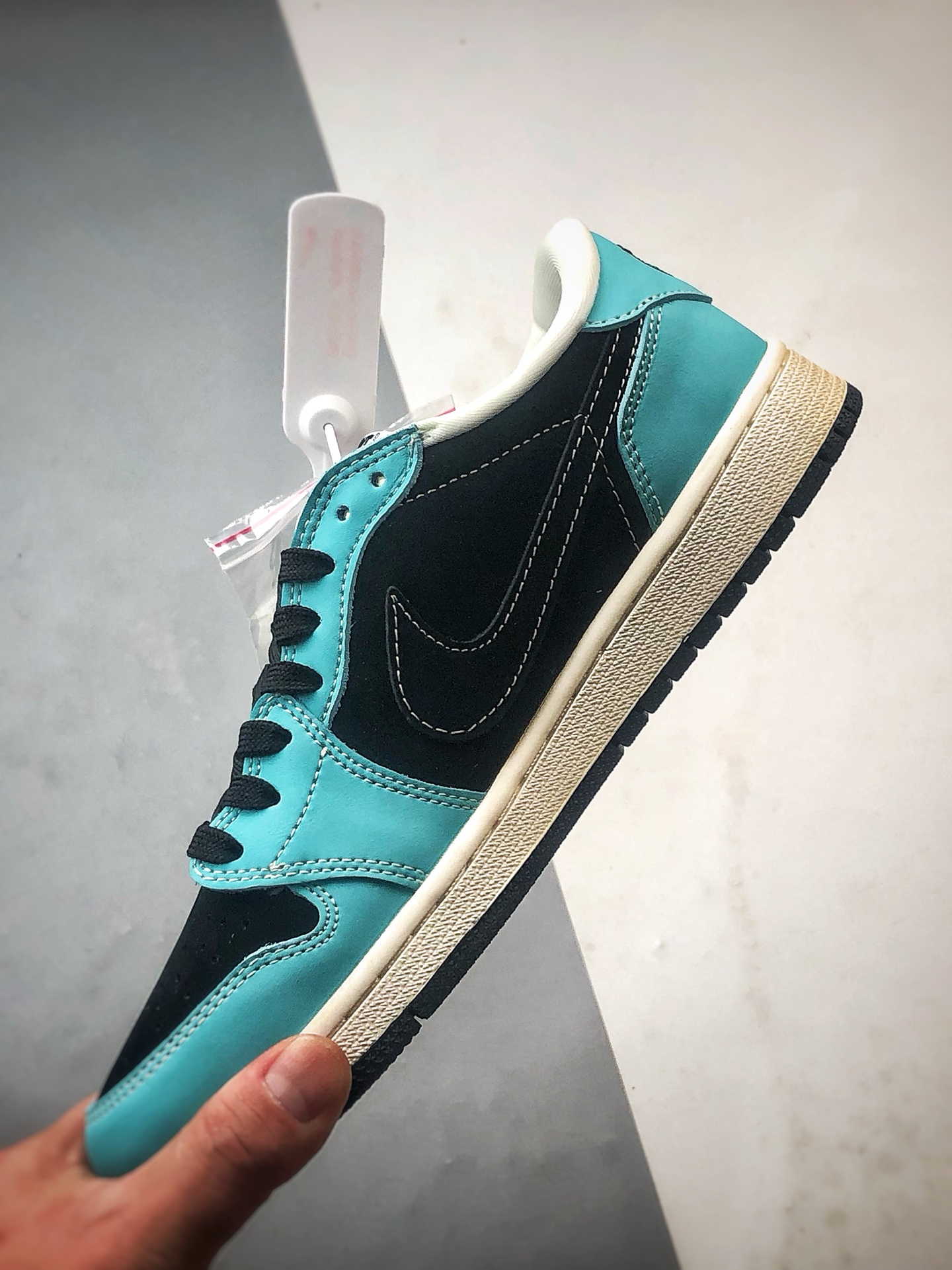 Air Jordan 1 Low ”高端定制” 斯图西黑8湖蓝黑倒钩 DD7866-103